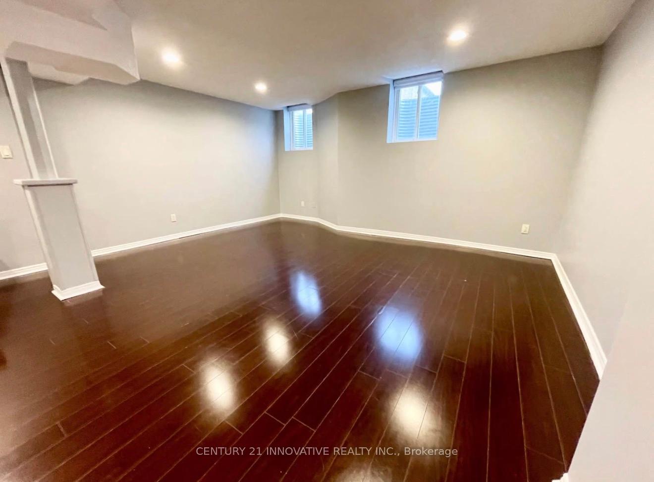 Photo 3 of 857 Preston Manor Drive, Mississauga, East Credit — HOMEH