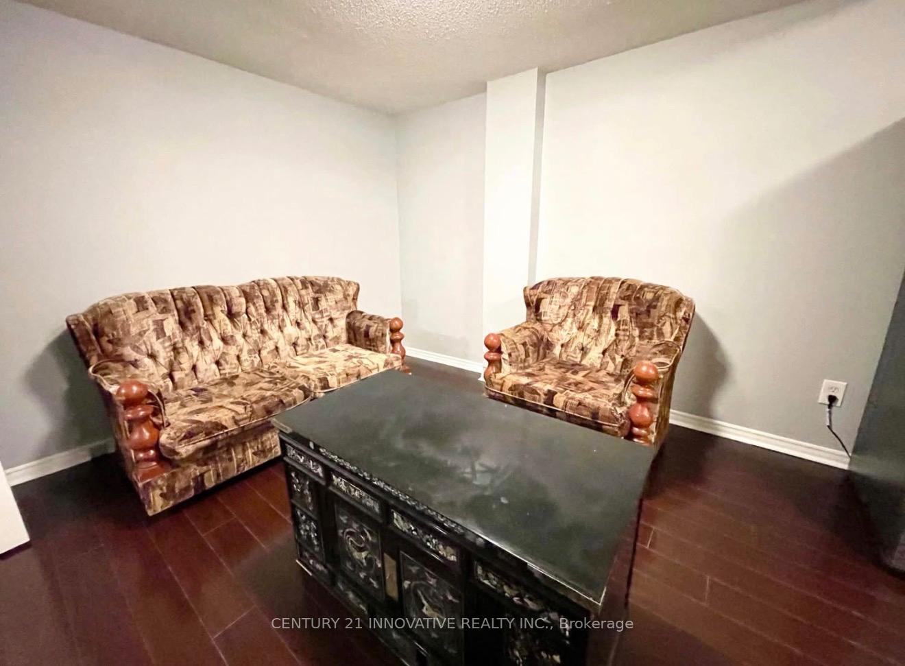 Photo 5 of 857 Preston Manor Drive, Mississauga, East Credit — HOMEH