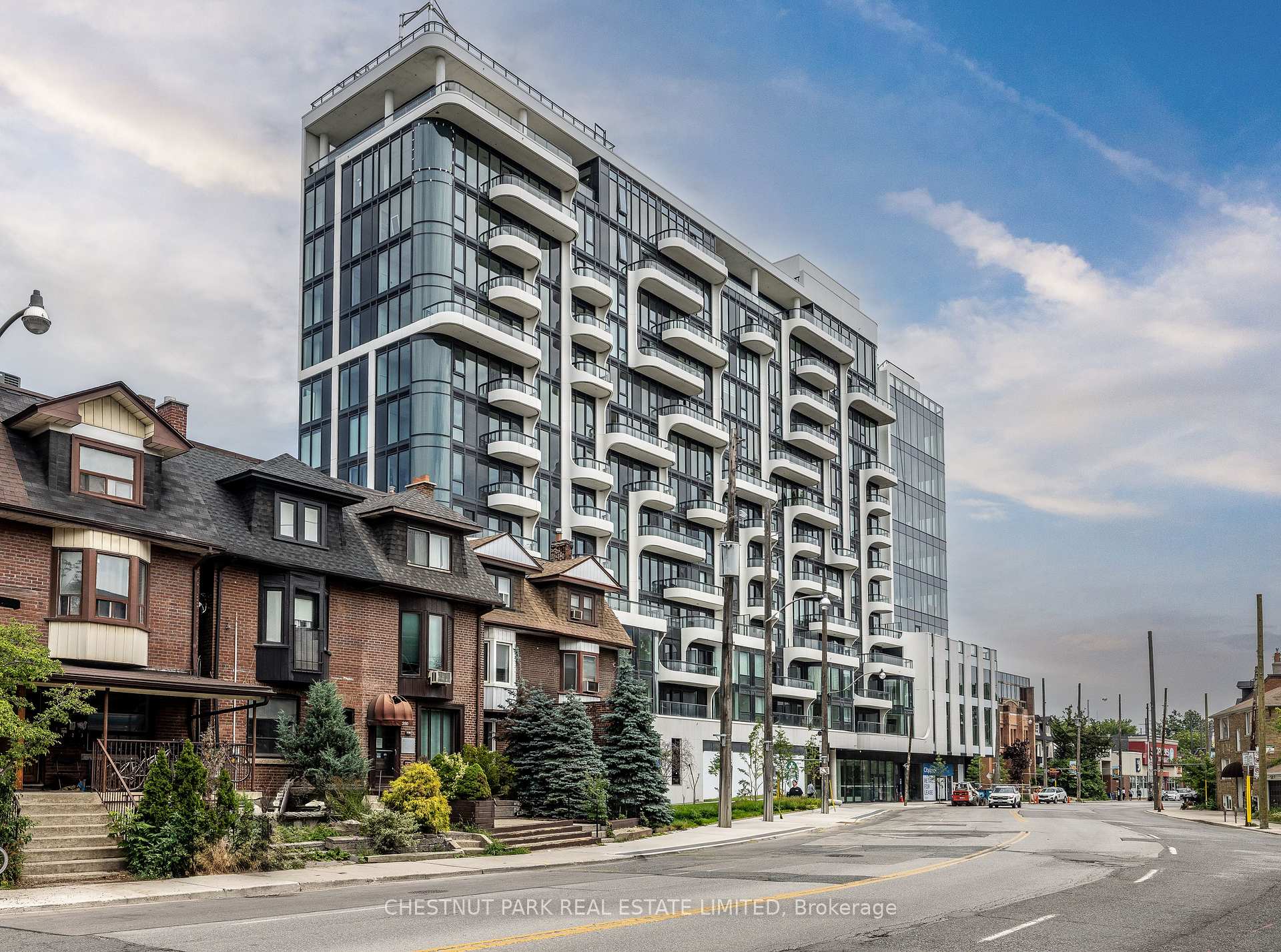 Front of Unit 901, 328 Dupont Street