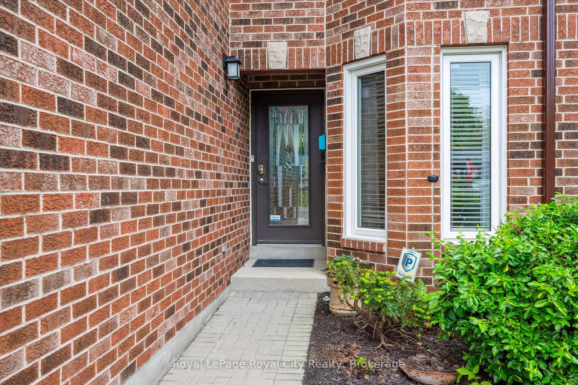 Photo 6 of 21 Marilyn Drive, Guelph, Riverside Park — HOMEH