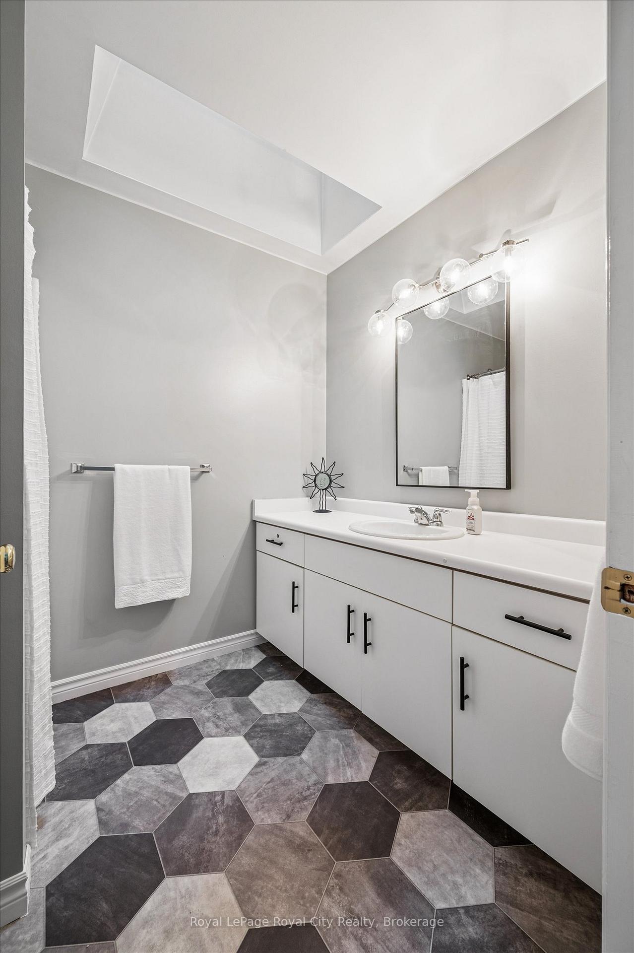 Photo 31 of 21 Marilyn Drive, Guelph, Riverside Park — HOMEH