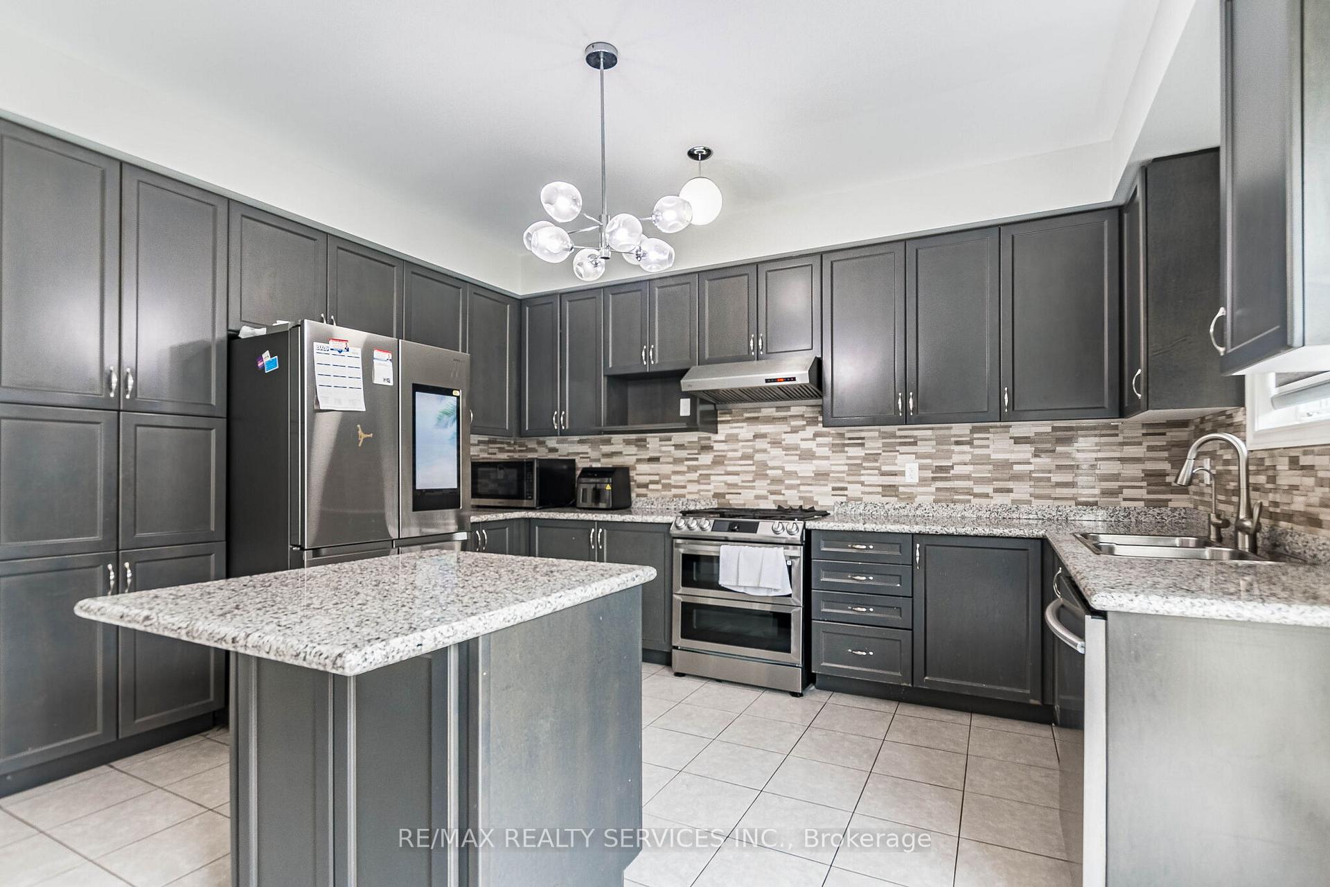 Photo 15 of 10 Pinedale Avenue, Caledon, Rural Caledon — HOMEH