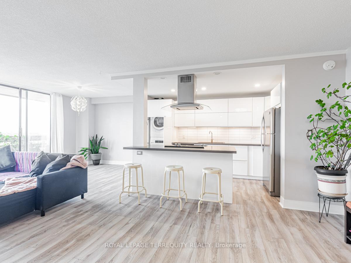 Photo 3 of Unit 1409, 1210 Radom Street, Pickering, Bay Ridges — HOMEH