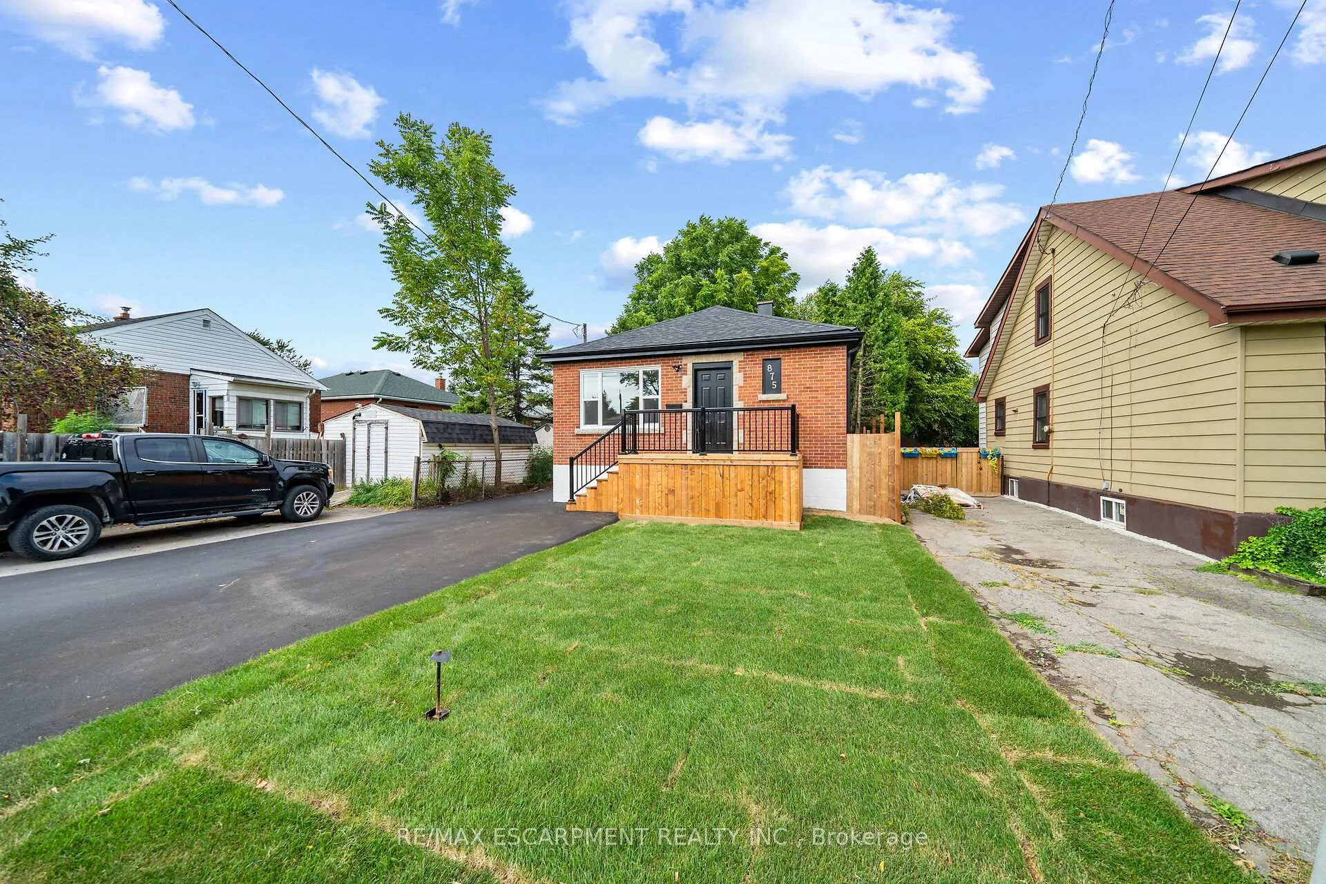 Photo 4 of 875 Fennell Avenue E, Hamilton, Raleigh — HOMEH