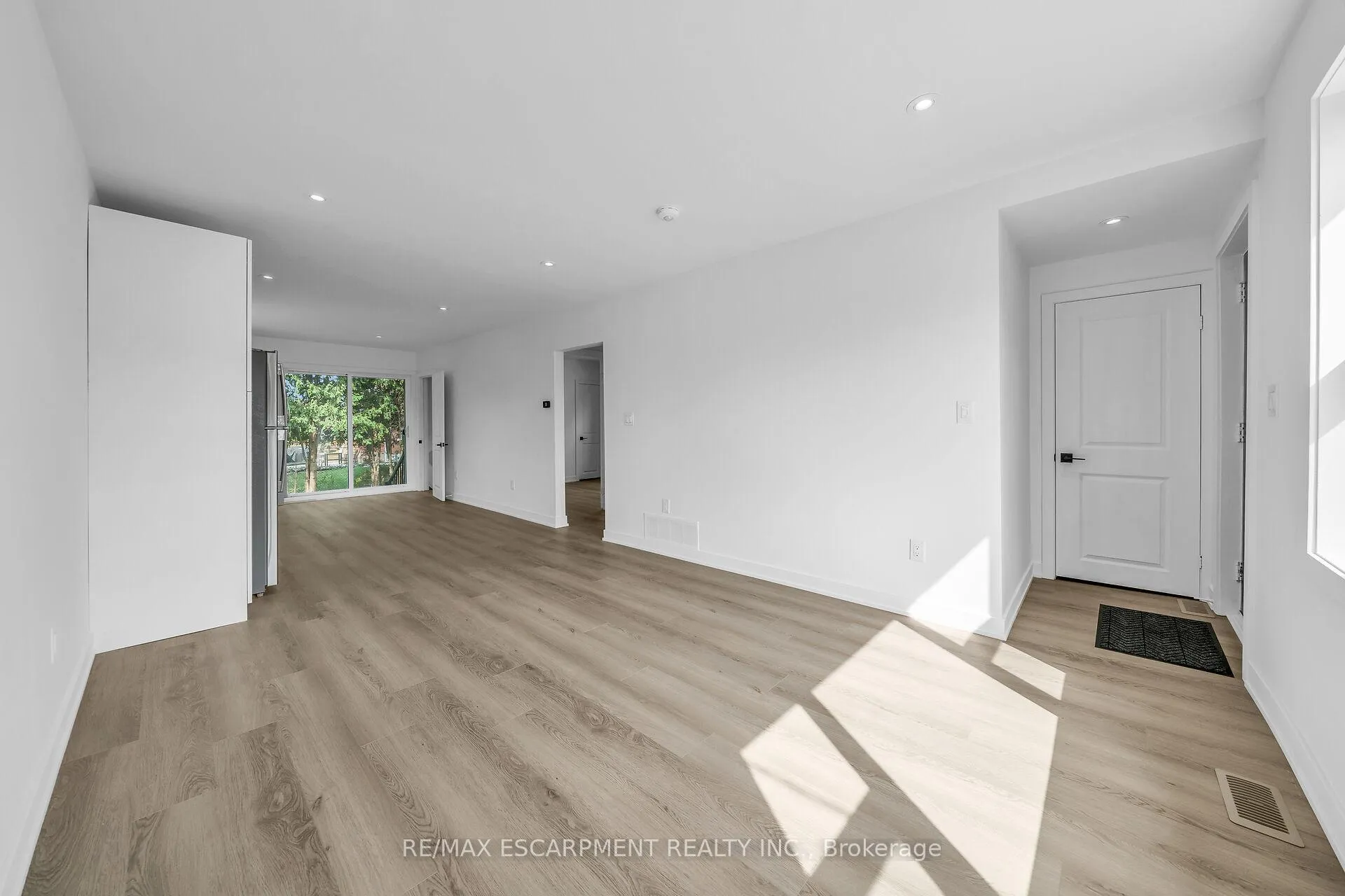 Photo 8 of 875 Fennell Avenue E, Hamilton, Raleigh — HOMEH