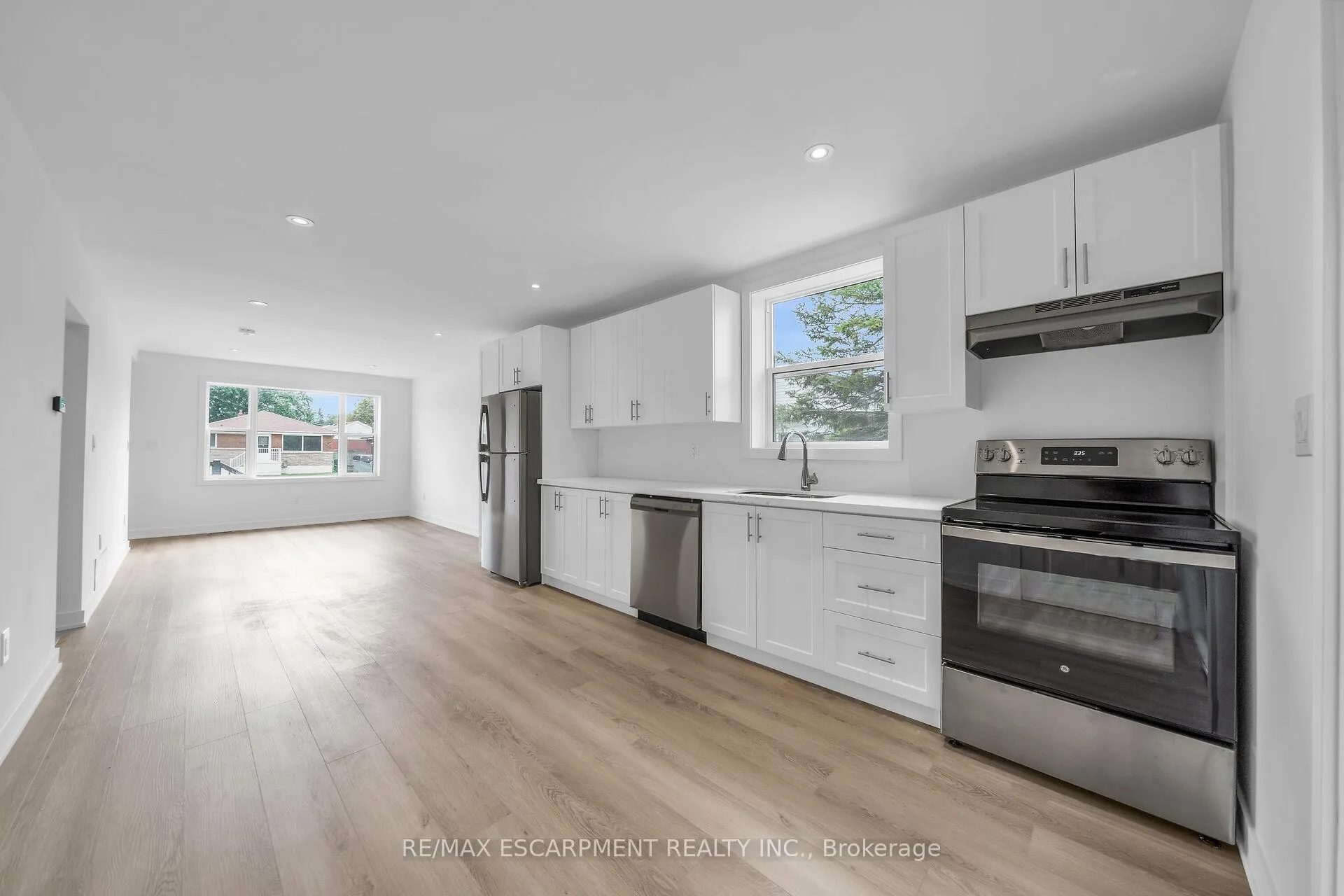 Photo 10 of 875 Fennell Avenue E, Hamilton, Raleigh — HOMEH