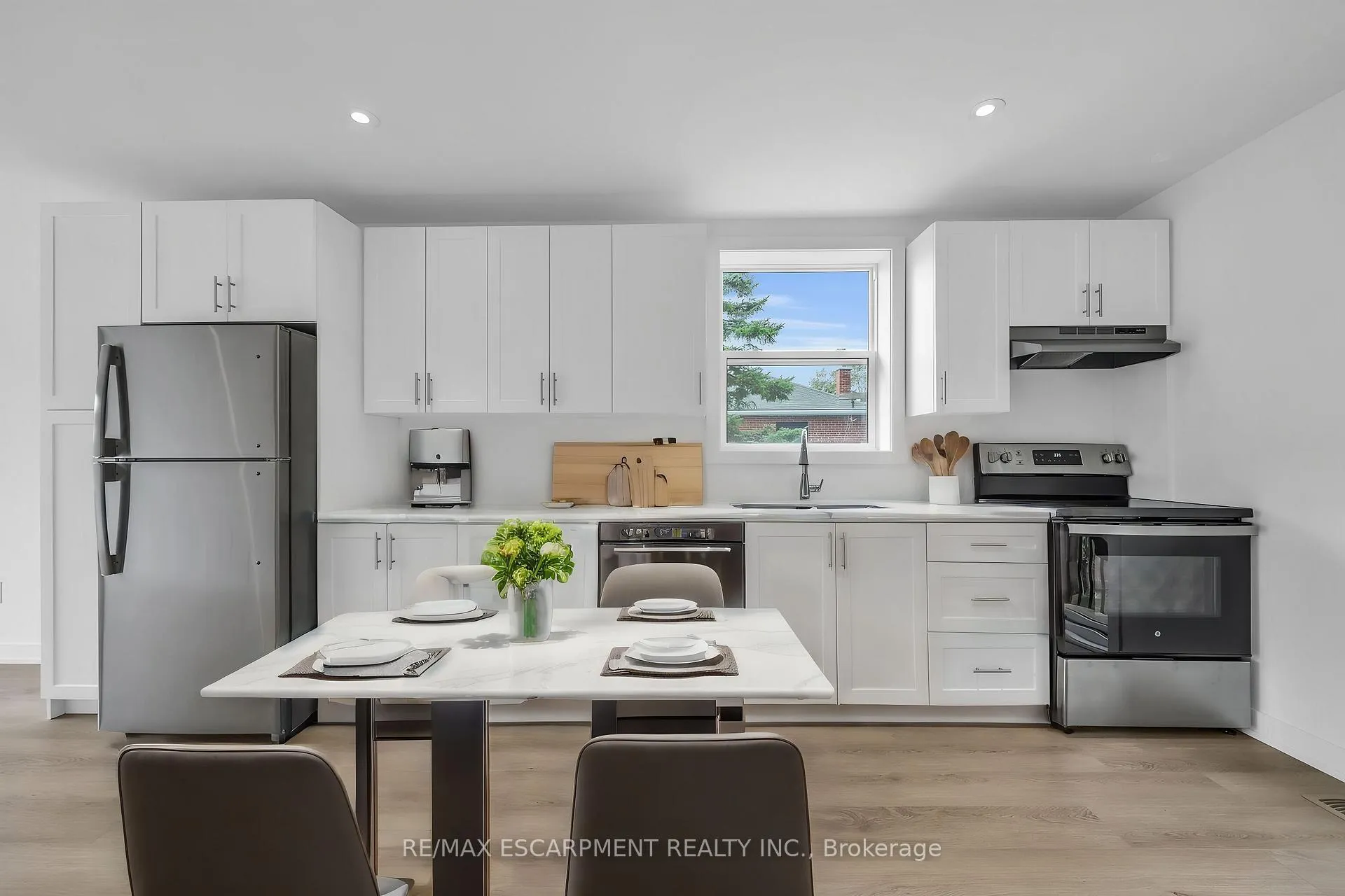 Photo 11 of 875 Fennell Avenue E, Hamilton, Raleigh — HOMEH