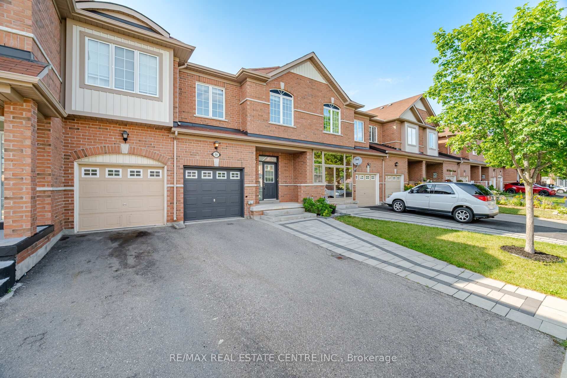 Photo 3 of 366 Hobbs Crescent, Milton, Clarke — HOMEH