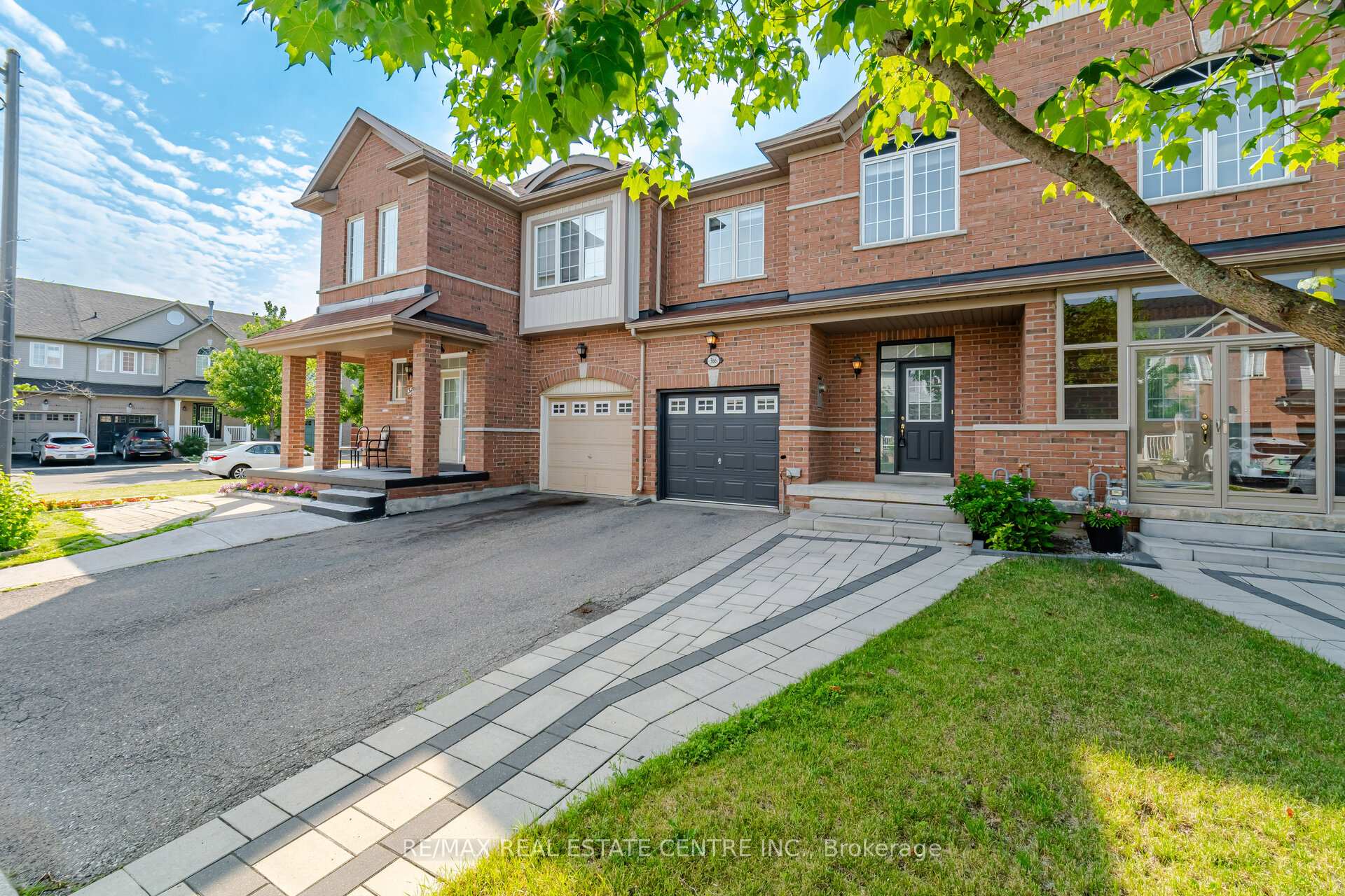 Photo 4 of 366 Hobbs Crescent, Milton, Clarke — HOMEH