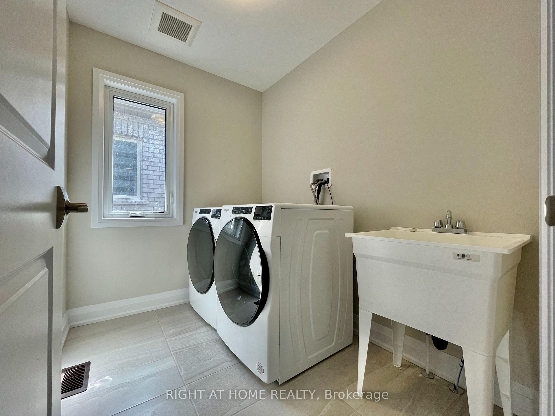 Photo 18 of 12 Sweet Cicely Street, Springwater, Midhurst — HOMEH