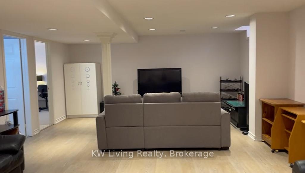 Photo 4 of Unit Bsmt, 281 Weldrick Road E, Richmond Hill, Observatory — HOMEH