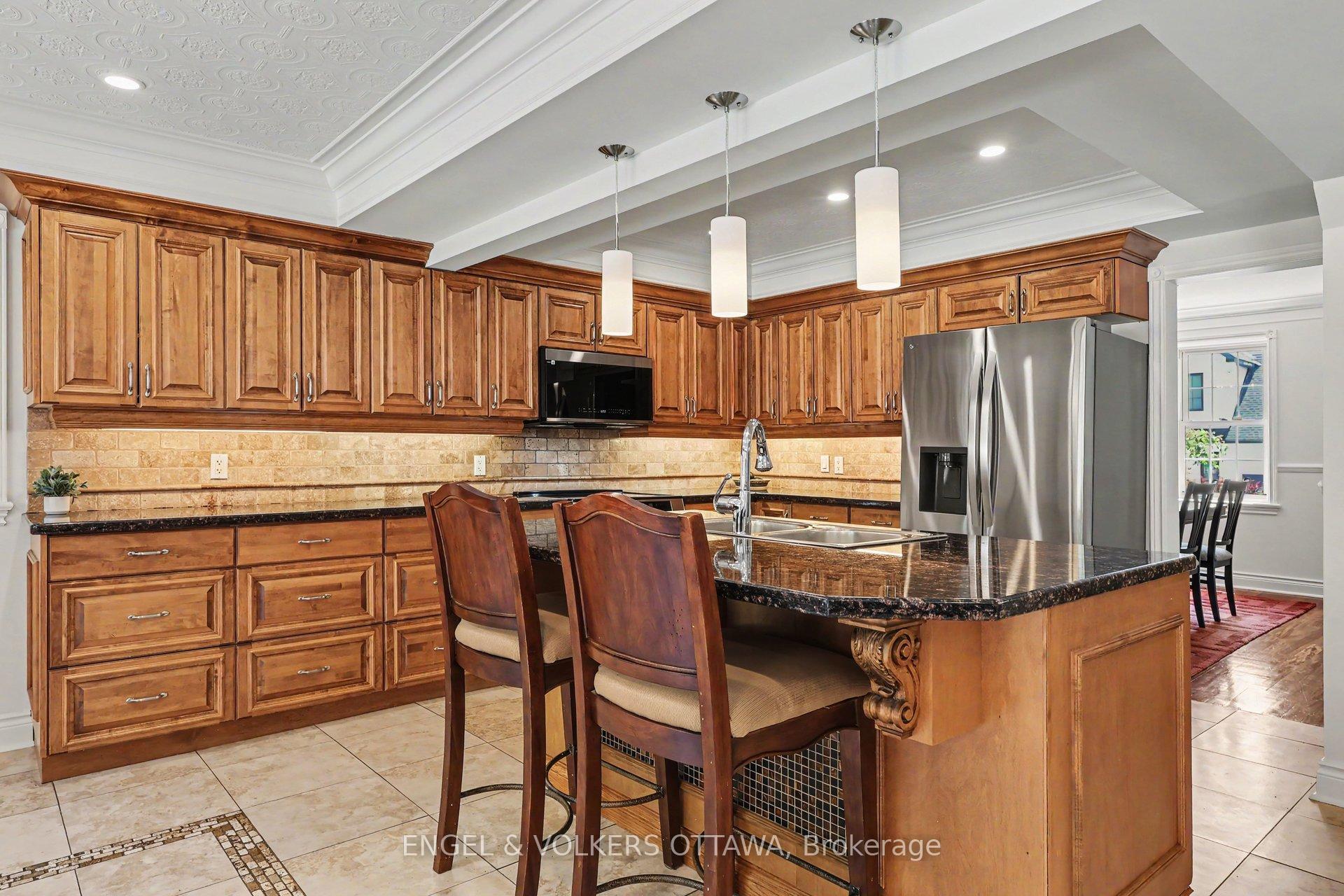 Photo 10 of 101 Ivy Crescent, Ottawa, Lindenlea — HOMEH