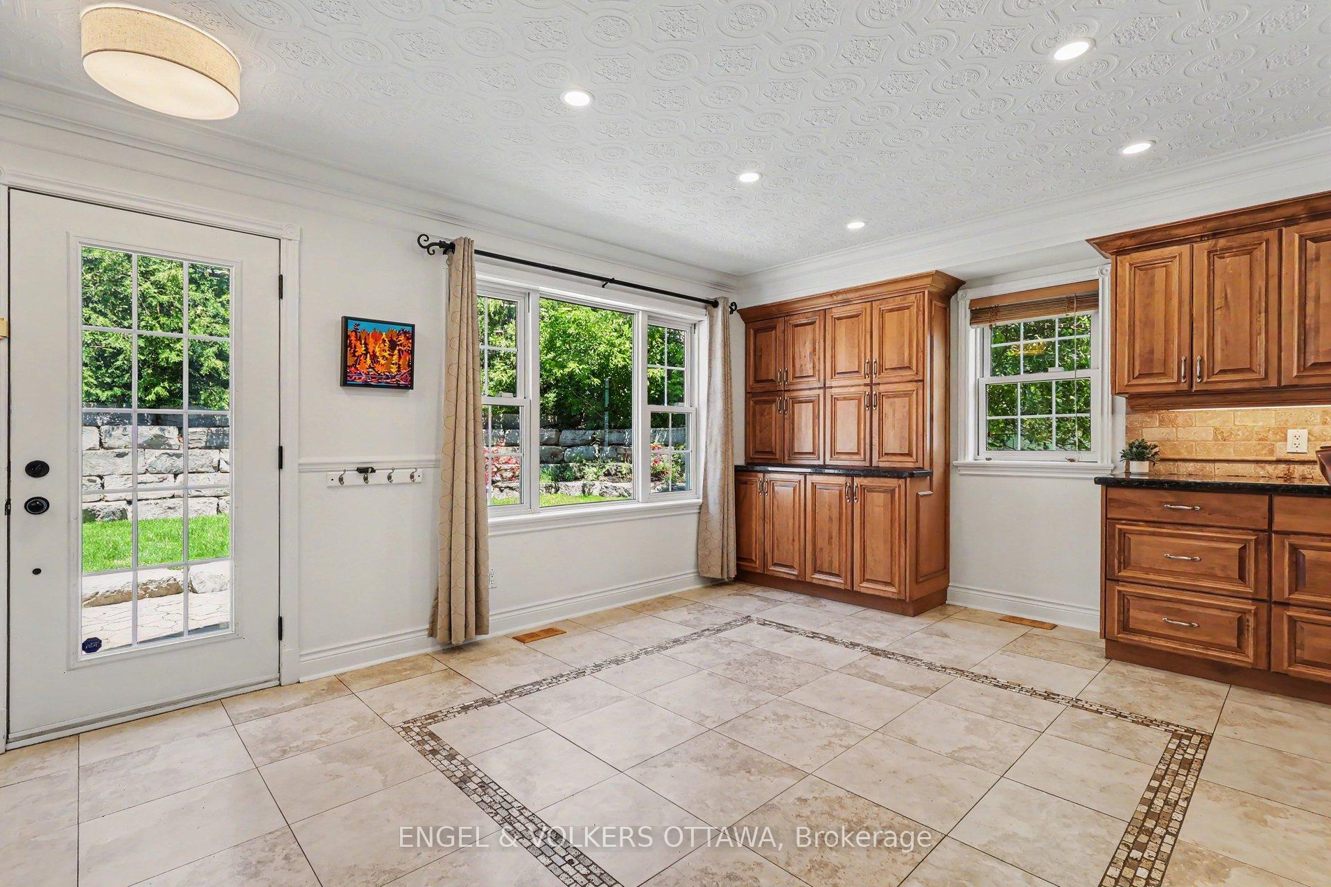 Photo 11 of 101 Ivy Crescent, Ottawa, Lindenlea — HOMEH