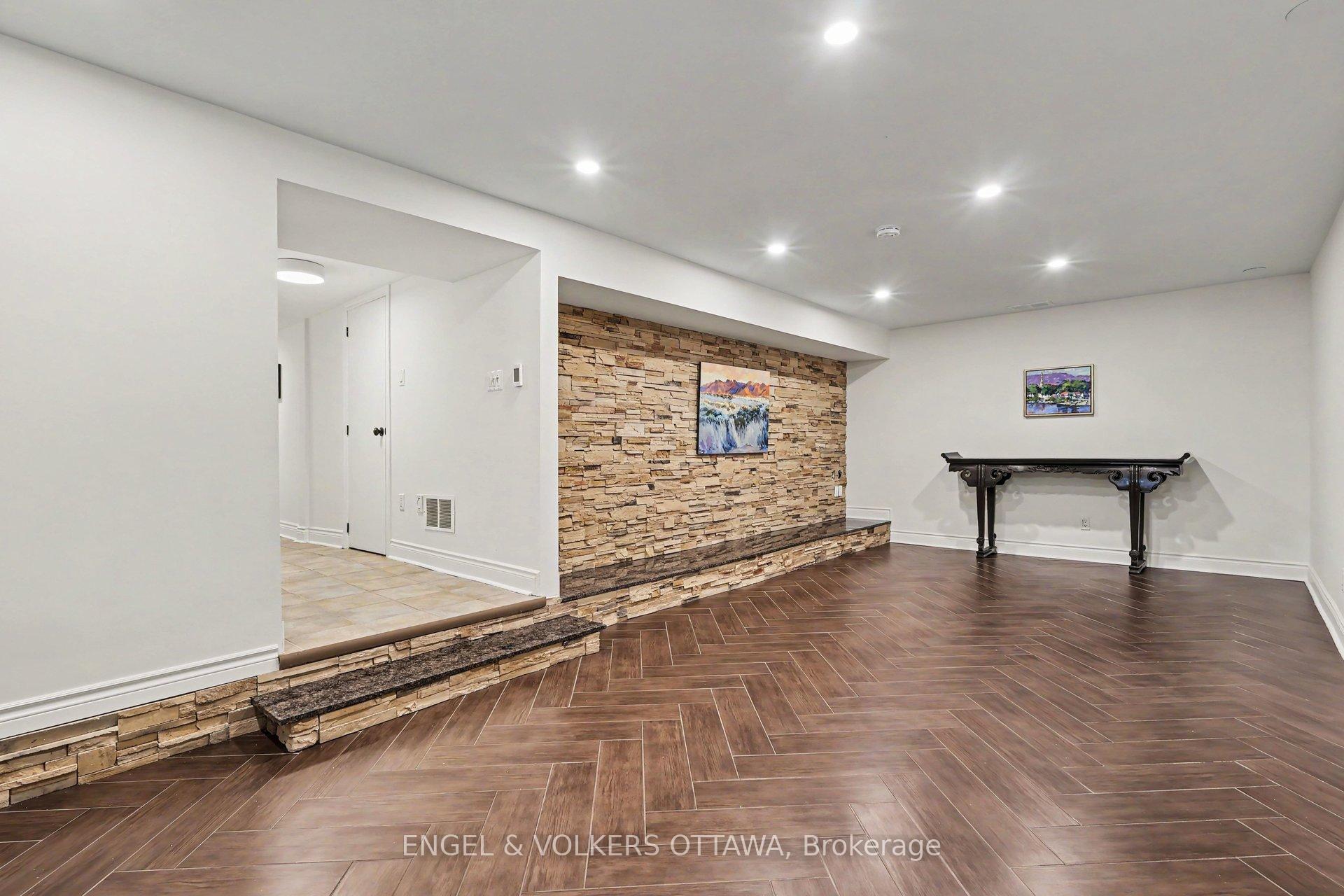 Photo 24 of 101 Ivy Crescent, Ottawa, Lindenlea — HOMEH
