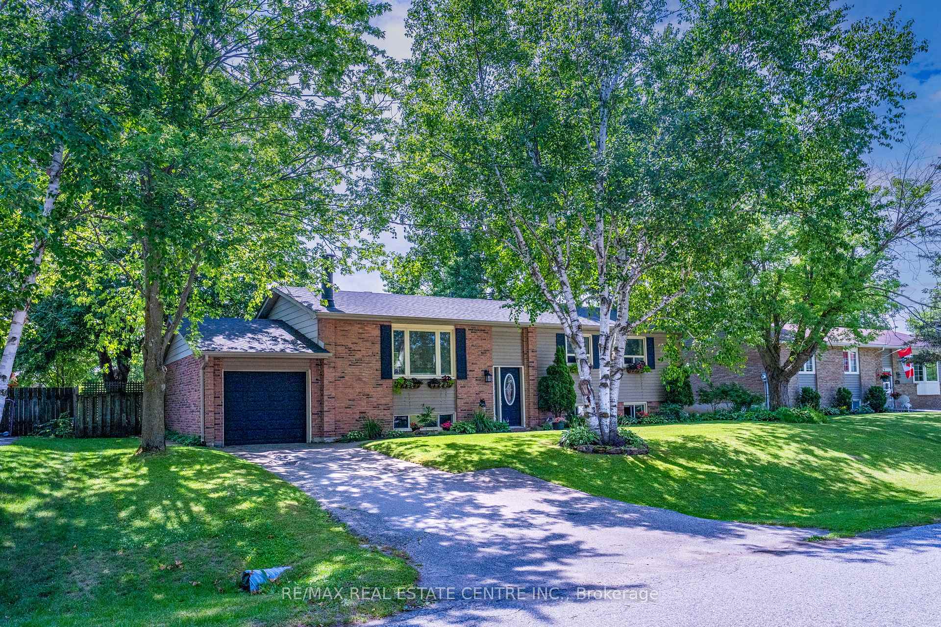 Photo 3 of 13 Douglas Crescent, Erin, Rural Erin — HOMEH