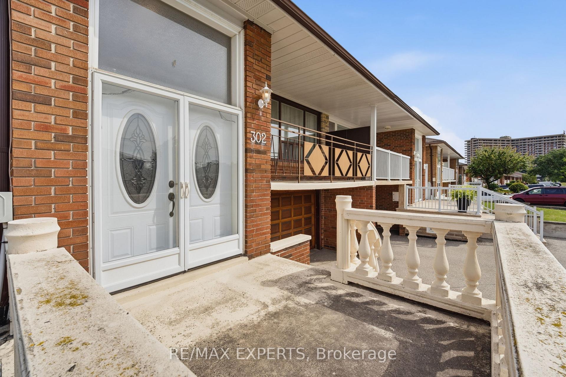 Photo 3 of 302 Hullmar Drive, North York, Black Creek — HOMEH