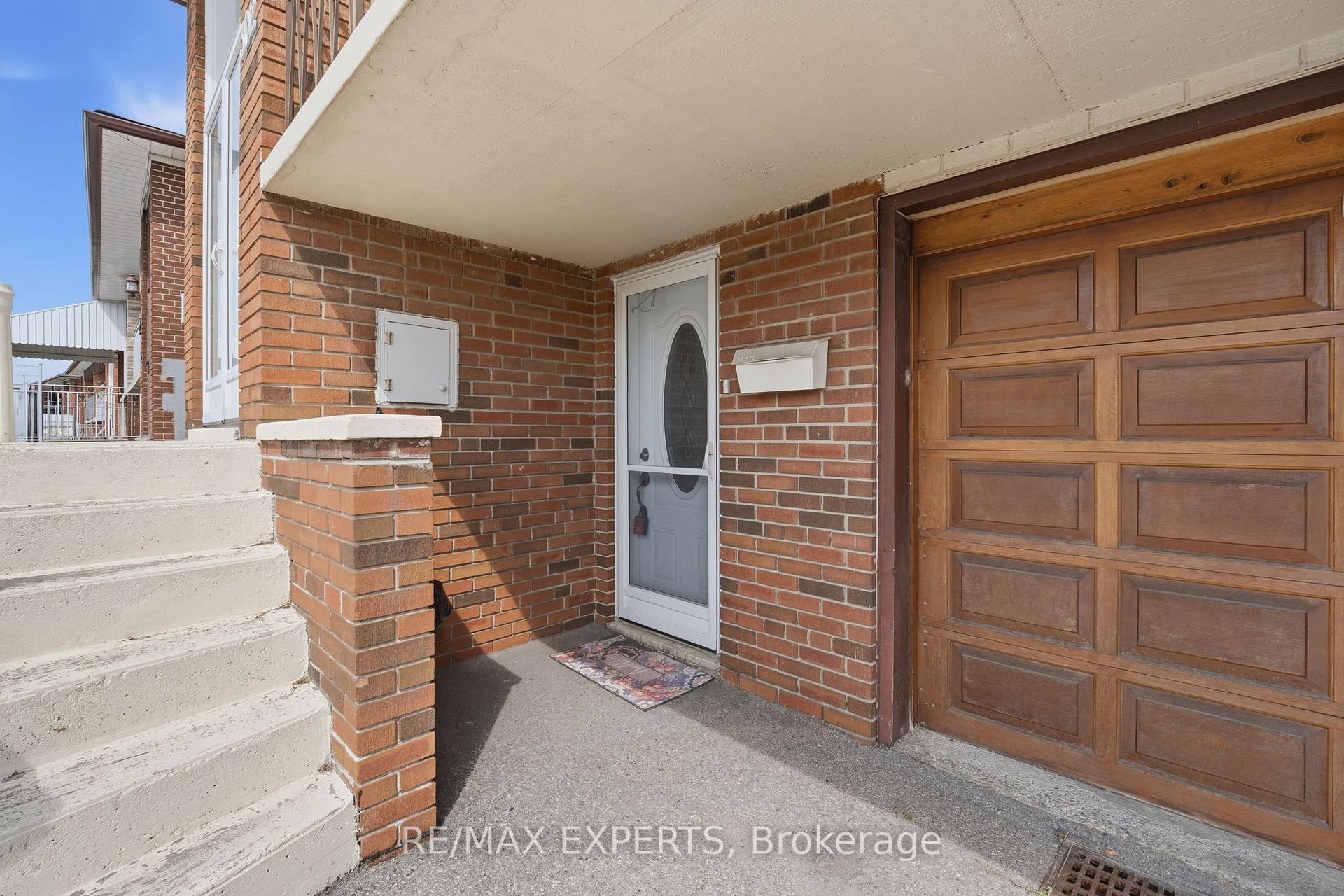 Photo 4 of 302 Hullmar Drive, North York, Black Creek — HOMEH