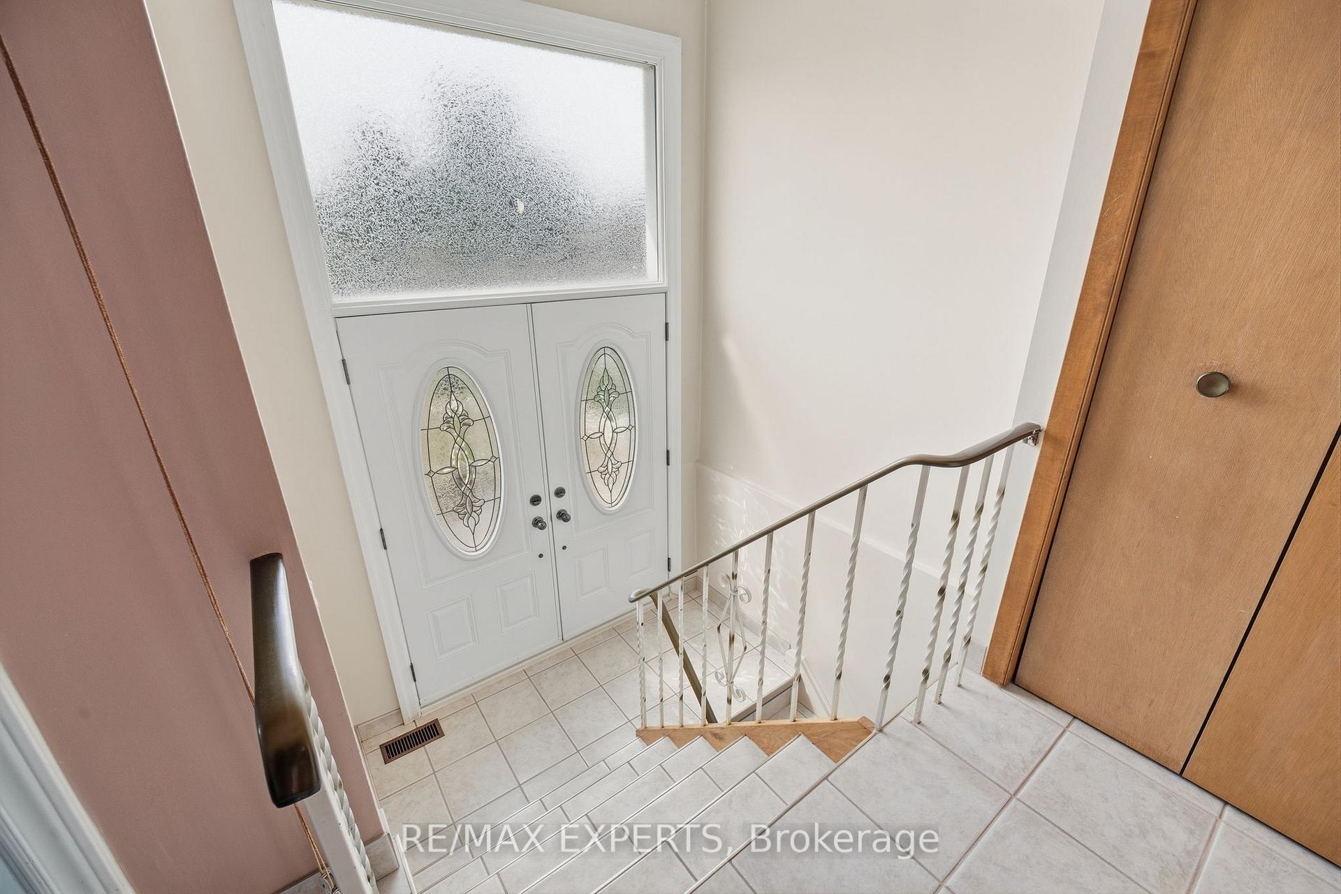 Photo 5 of 302 Hullmar Drive, North York, Black Creek — HOMEH