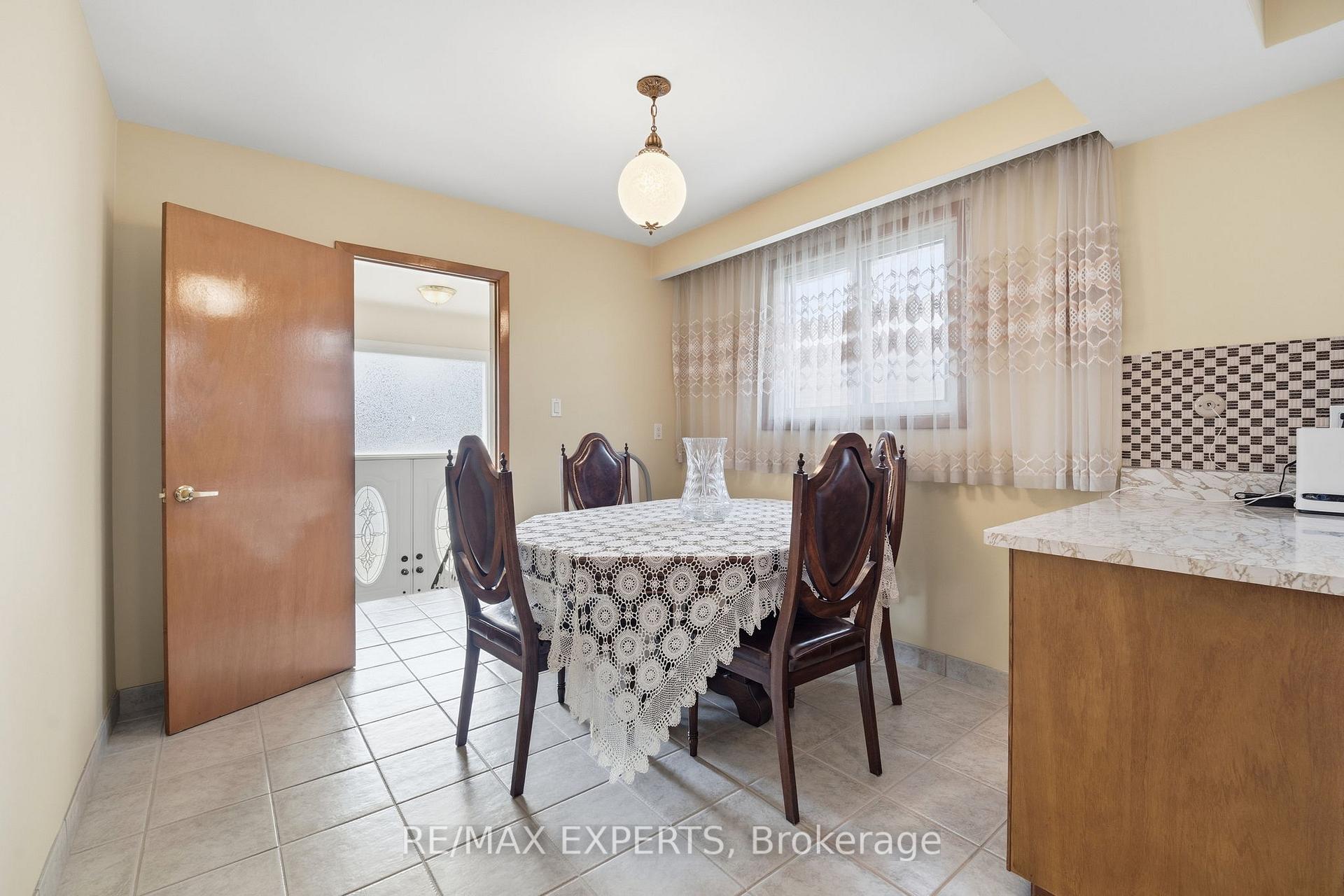 Photo 10 of 302 Hullmar Drive, North York, Black Creek — HOMEH