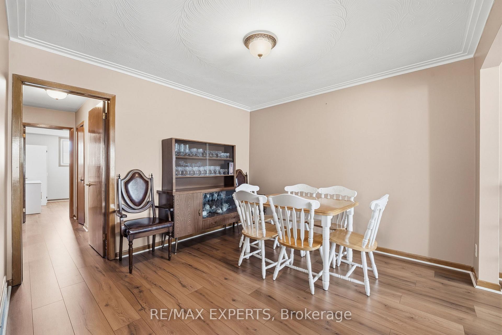 Photo 12 of 302 Hullmar Drive, North York, Black Creek — HOMEH