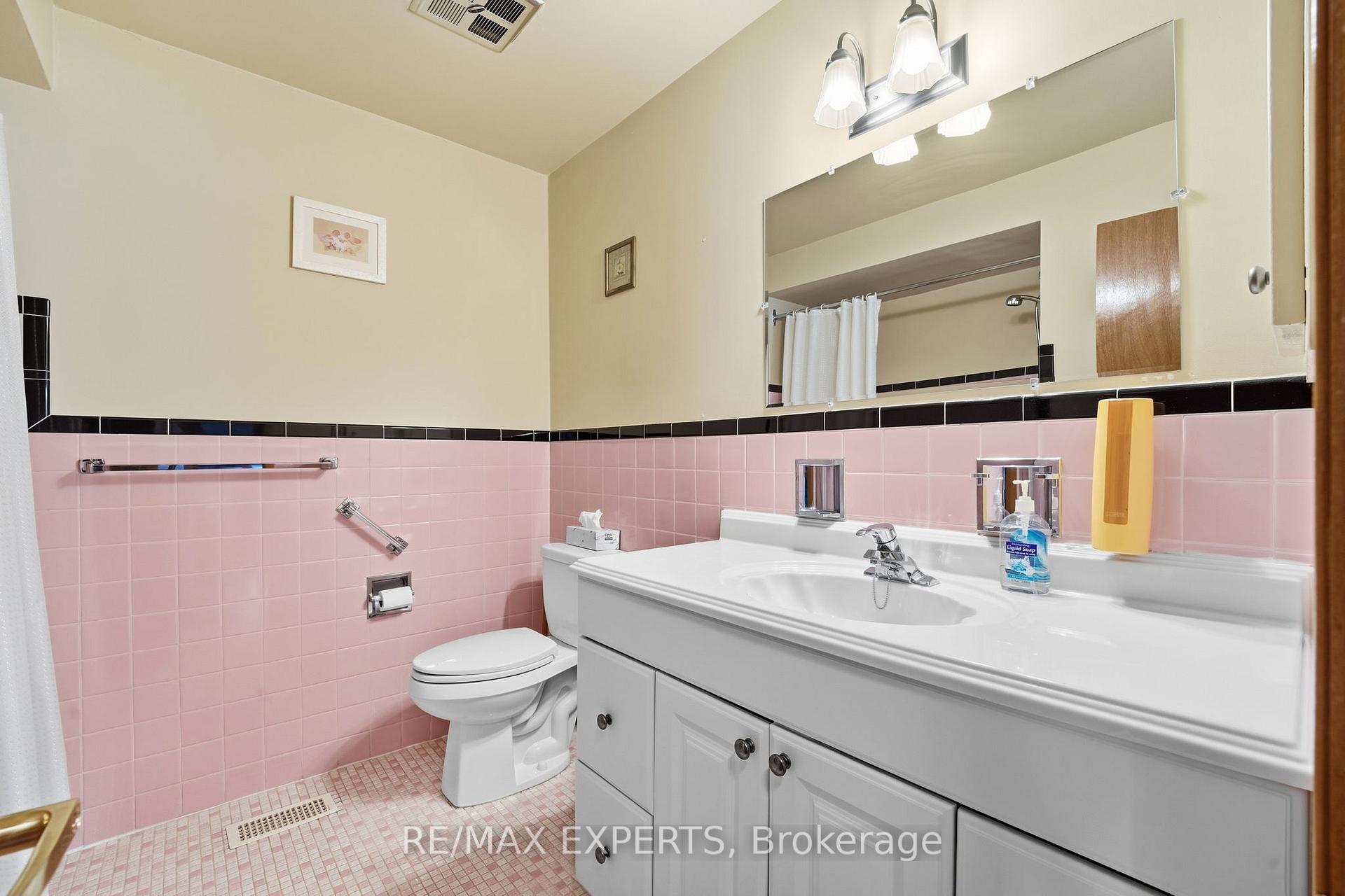 Photo 13 of 302 Hullmar Drive, North York, Black Creek — HOMEH