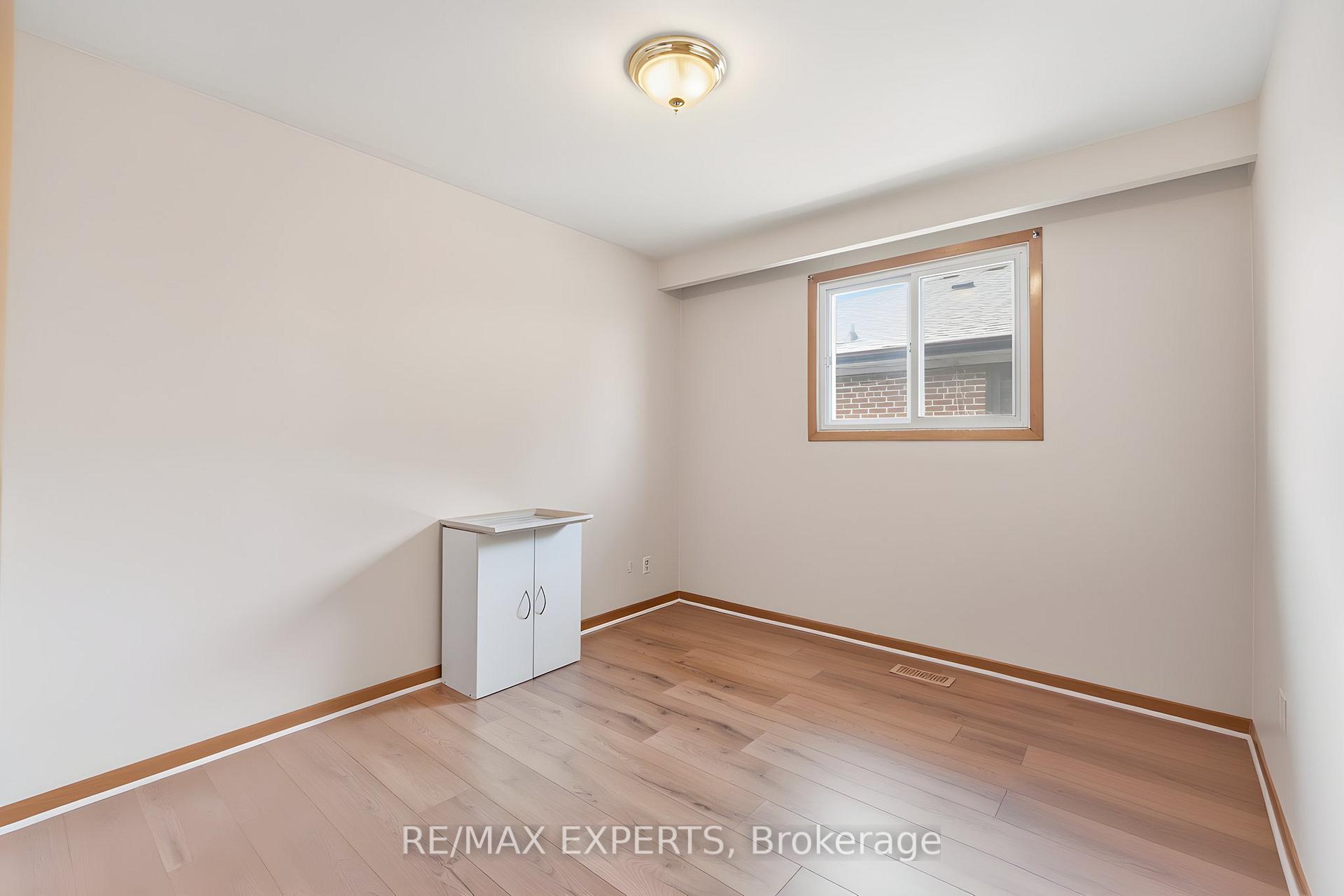 Photo 14 of 302 Hullmar Drive, North York, Black Creek — HOMEH