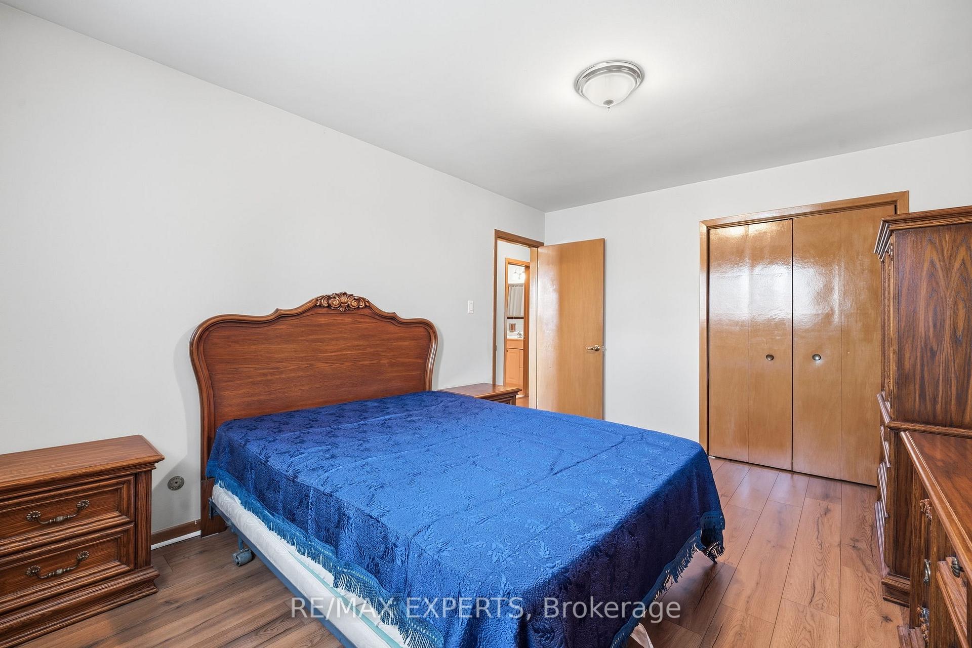 Photo 16 of 302 Hullmar Drive, North York, Black Creek — HOMEH