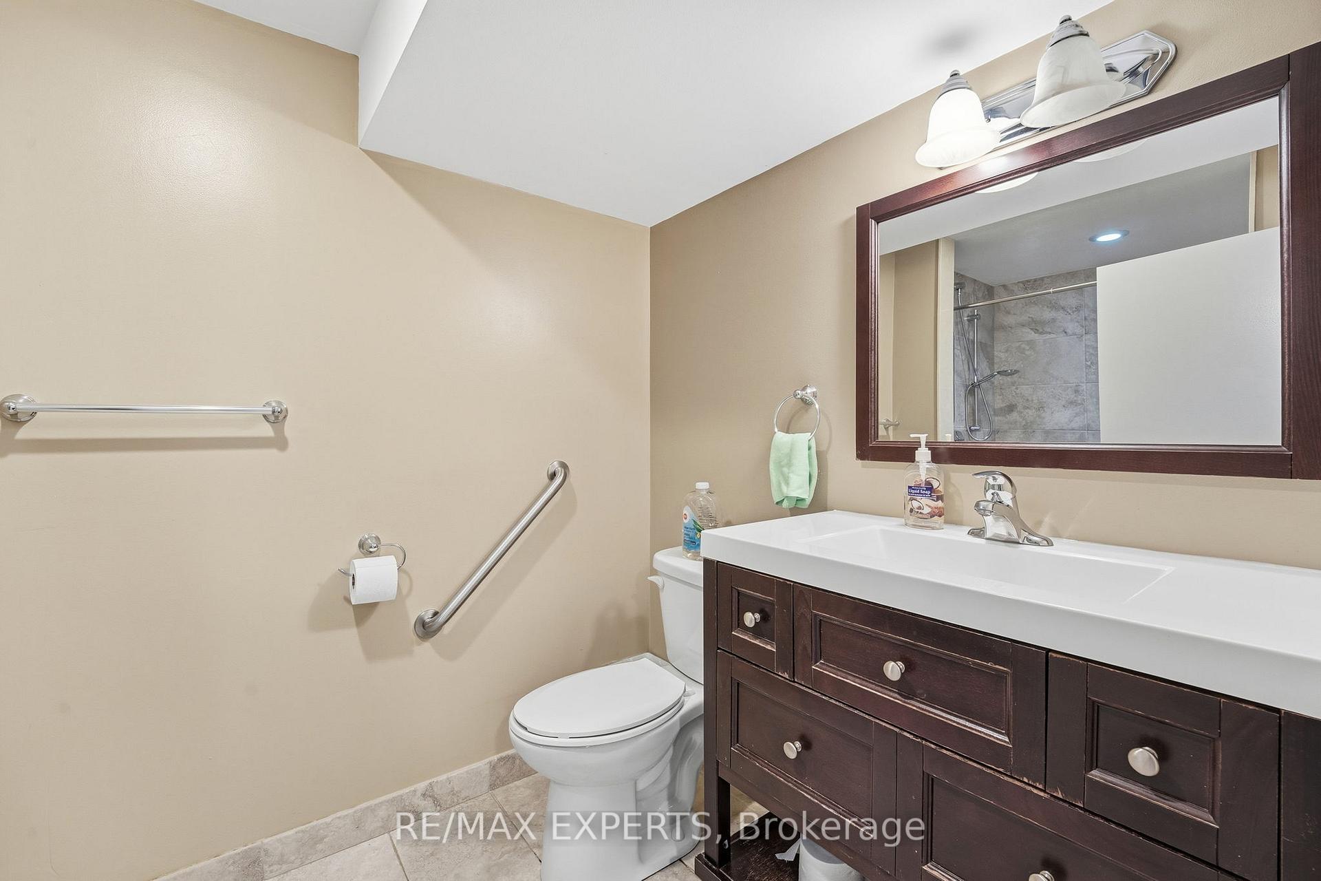 Photo 24 of 302 Hullmar Drive, North York, Black Creek — HOMEH