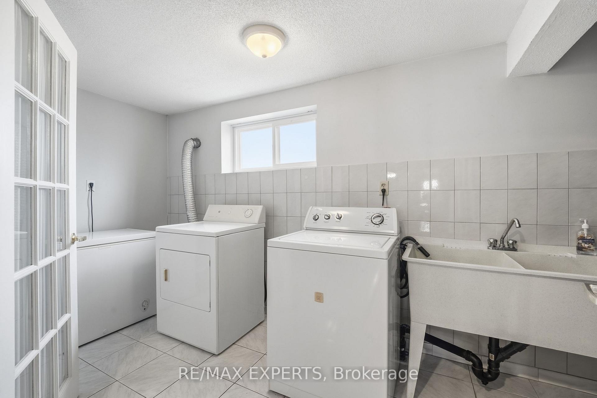 Photo 25 of 302 Hullmar Drive, North York, Black Creek — HOMEH