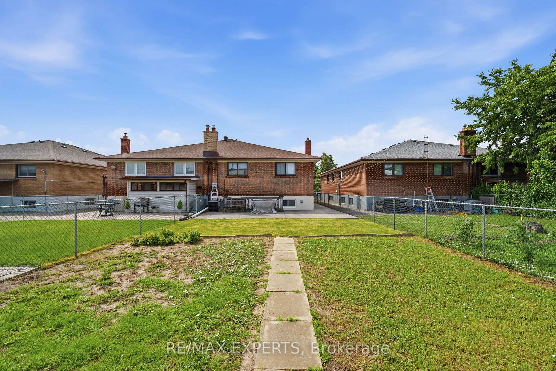 Photo 27 of 302 Hullmar Drive, North York, Black Creek — HOMEH