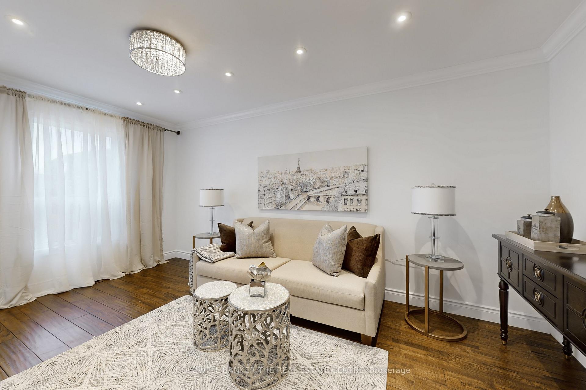 Photo 3 of 217 Stonebriar Drive N, Vaughan, Maple — HOMEH