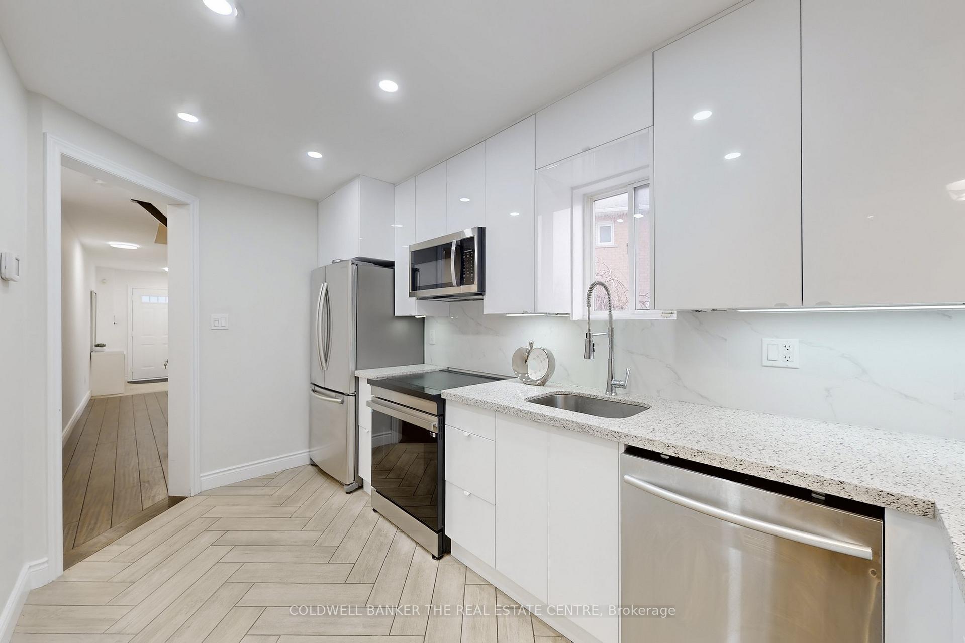 Photo 9 of 217 Stonebriar Drive N, Vaughan, Maple — HOMEH