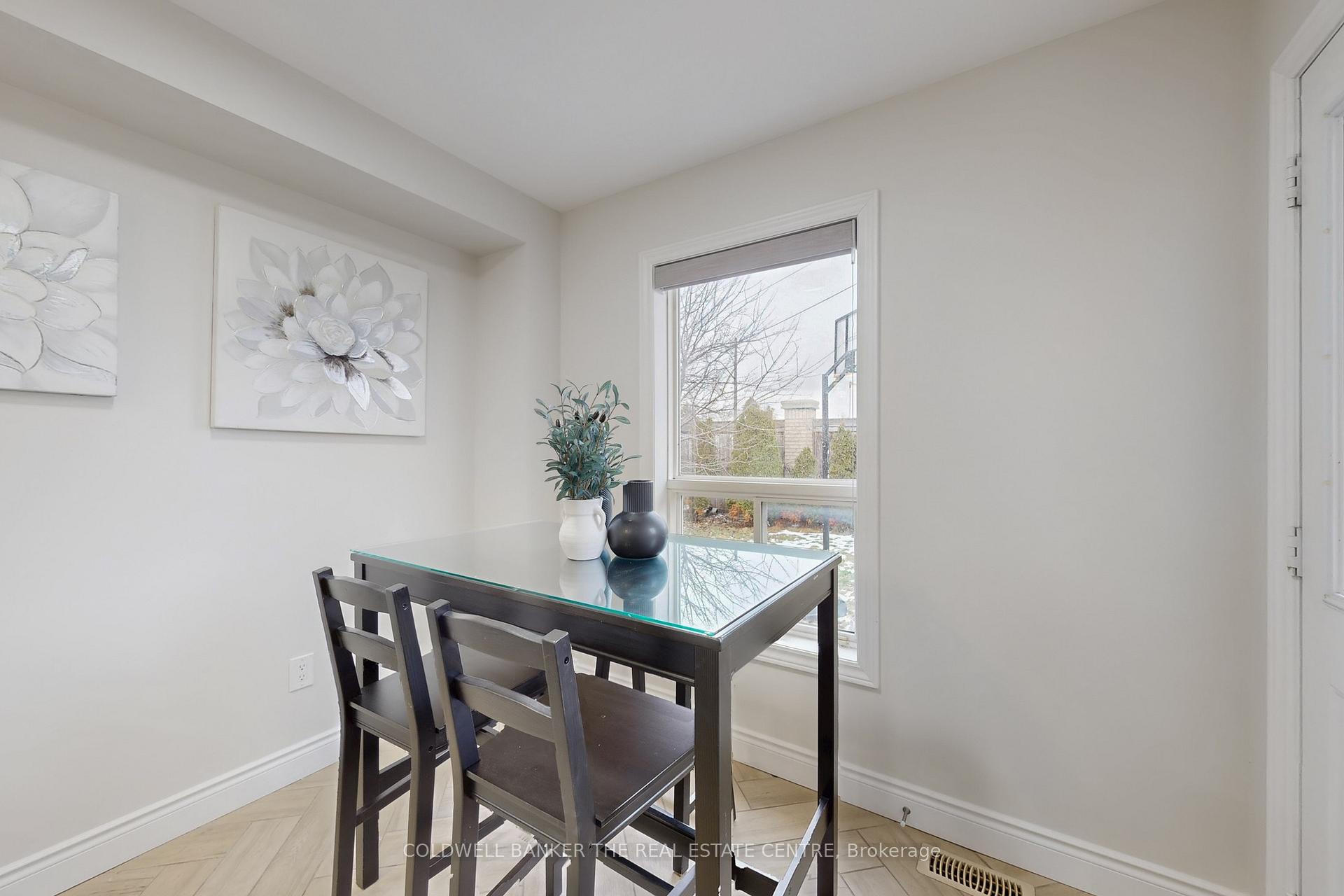 Photo 11 of 217 Stonebriar Drive N, Vaughan, Maple — HOMEH