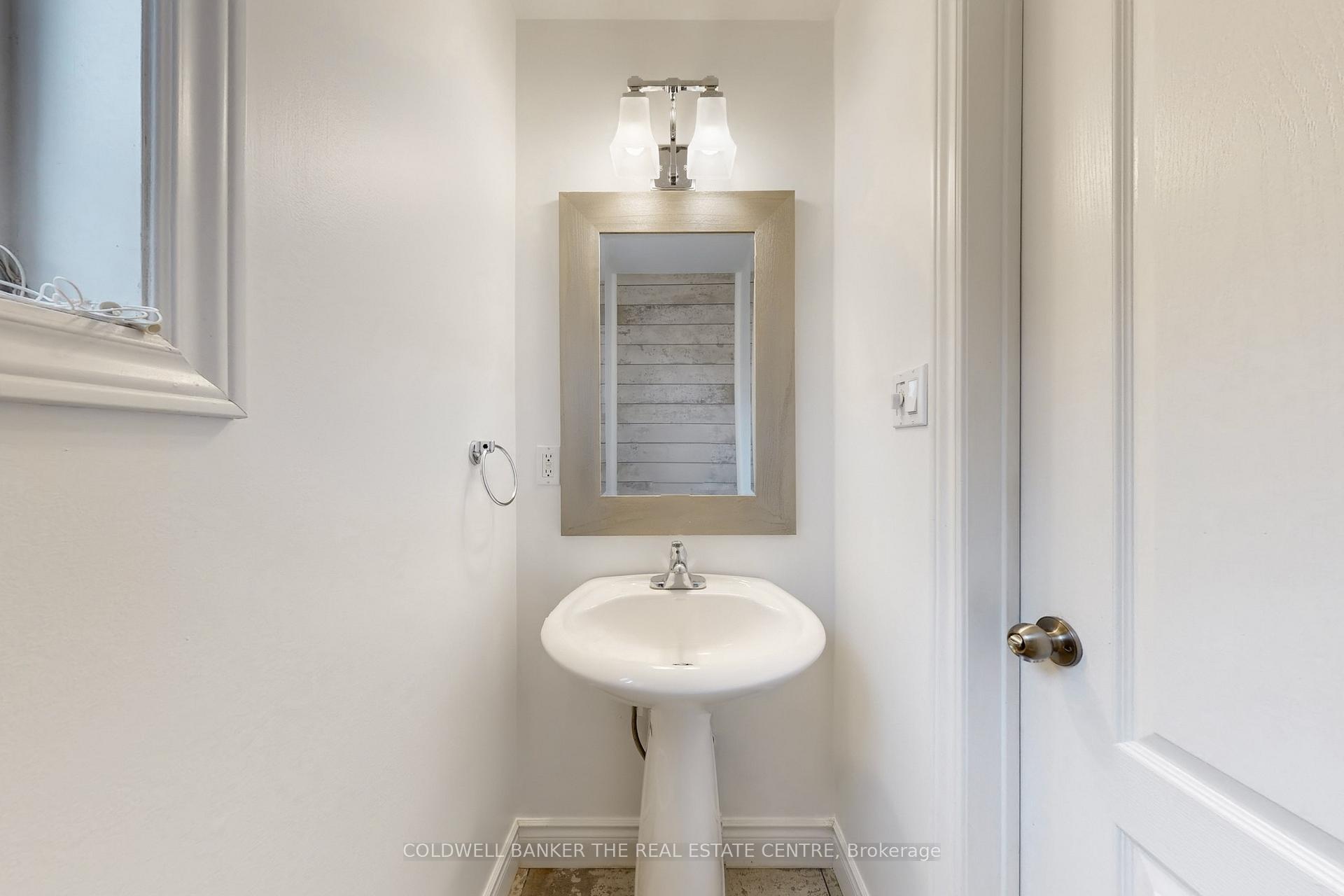 Photo 13 of 217 Stonebriar Drive N, Vaughan, Maple — HOMEH