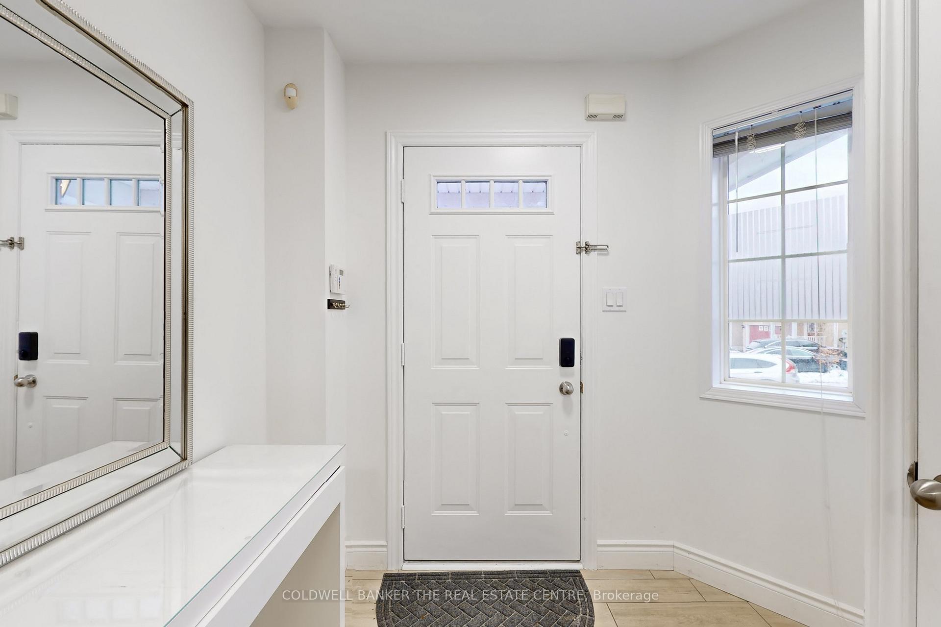Photo 14 of 217 Stonebriar Drive N, Vaughan, Maple — HOMEH