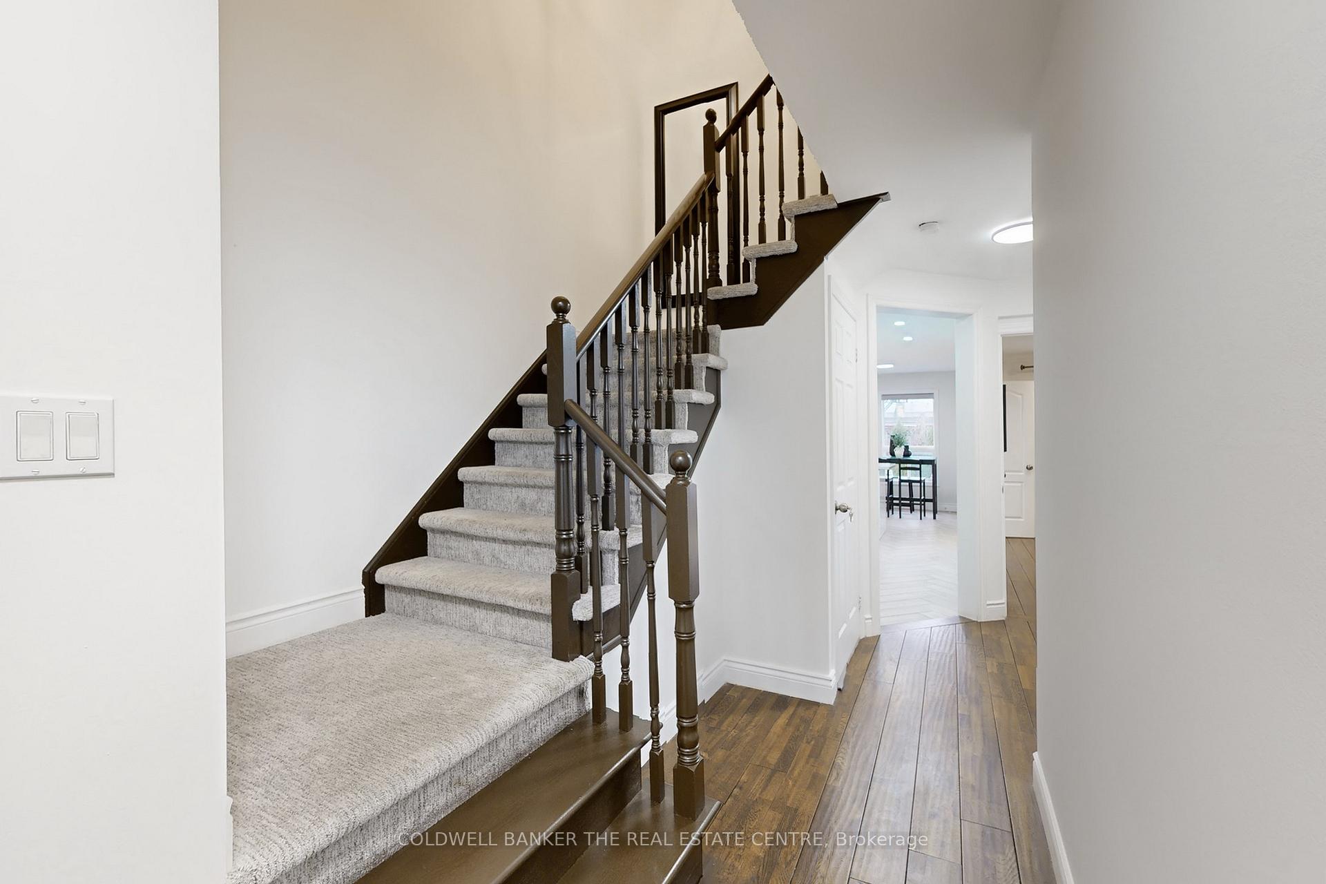 Photo 15 of 217 Stonebriar Drive N, Vaughan, Maple — HOMEH