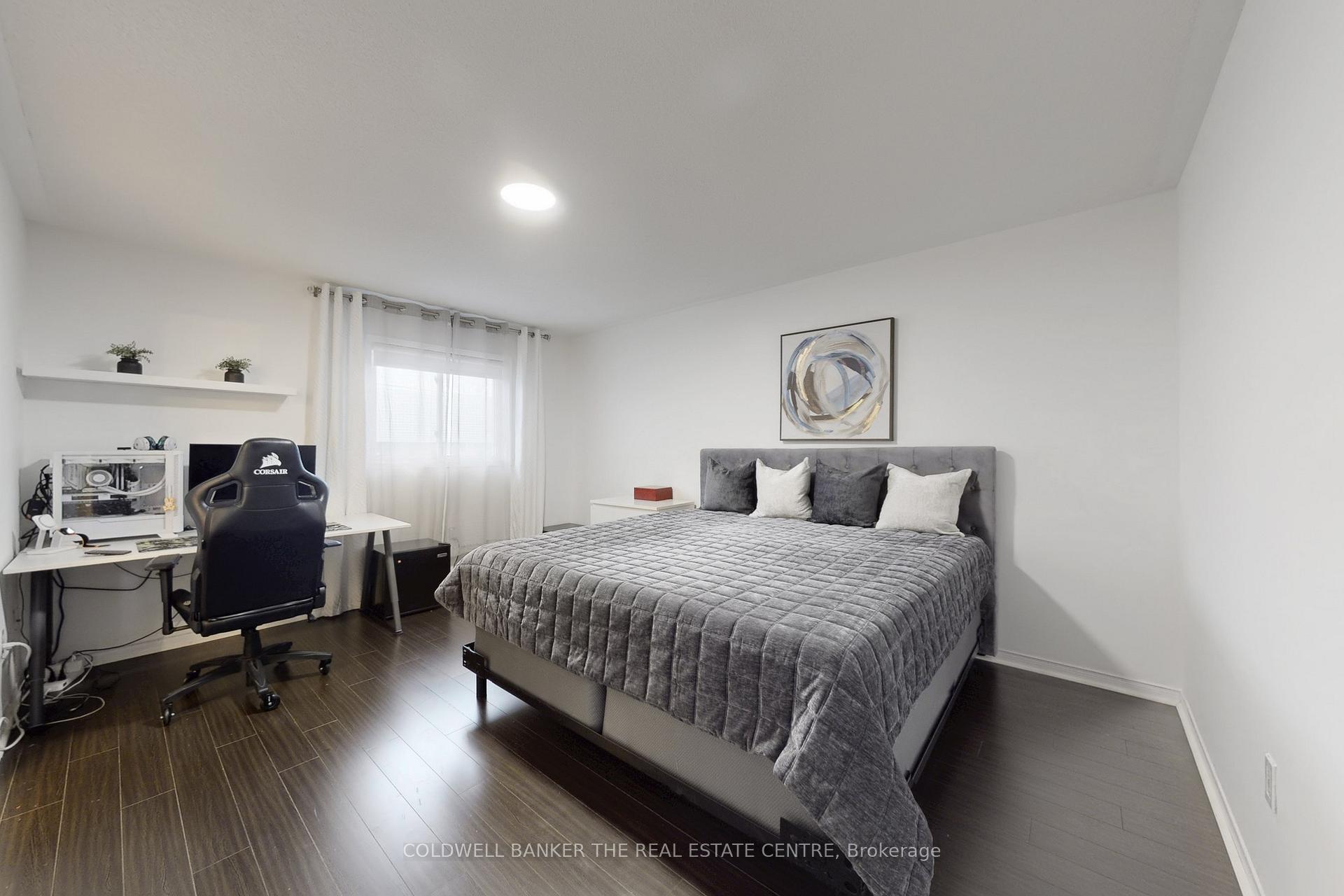 Photo 17 of 217 Stonebriar Drive N, Vaughan, Maple — HOMEH