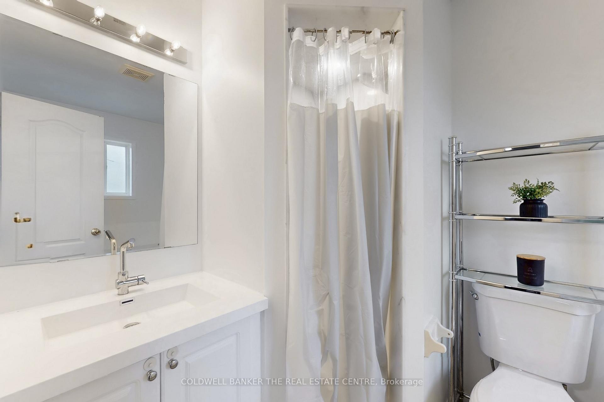 Photo 19 of 217 Stonebriar Drive N, Vaughan, Maple — HOMEH