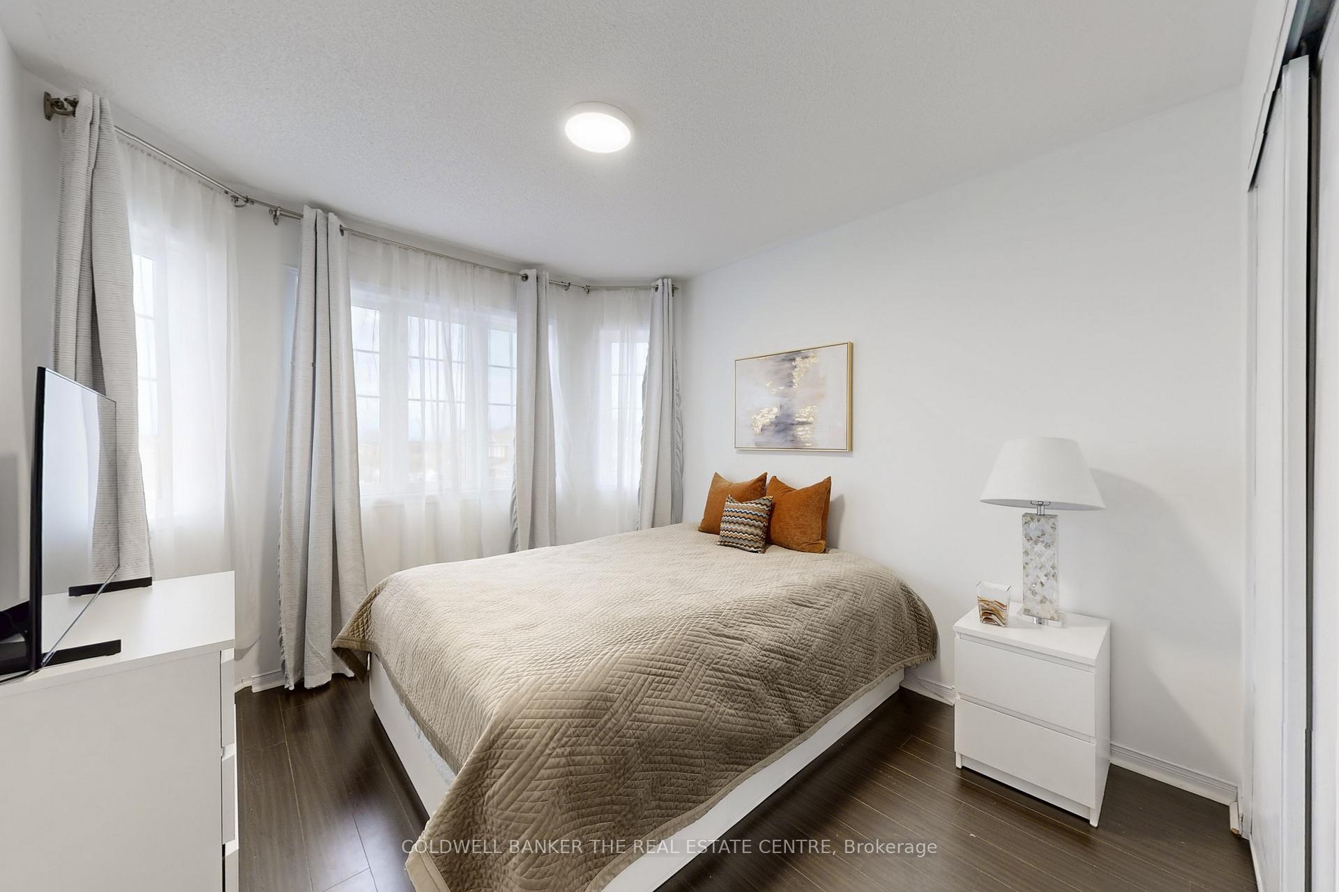 Photo 21 of 217 Stonebriar Drive N, Vaughan, Maple — HOMEH