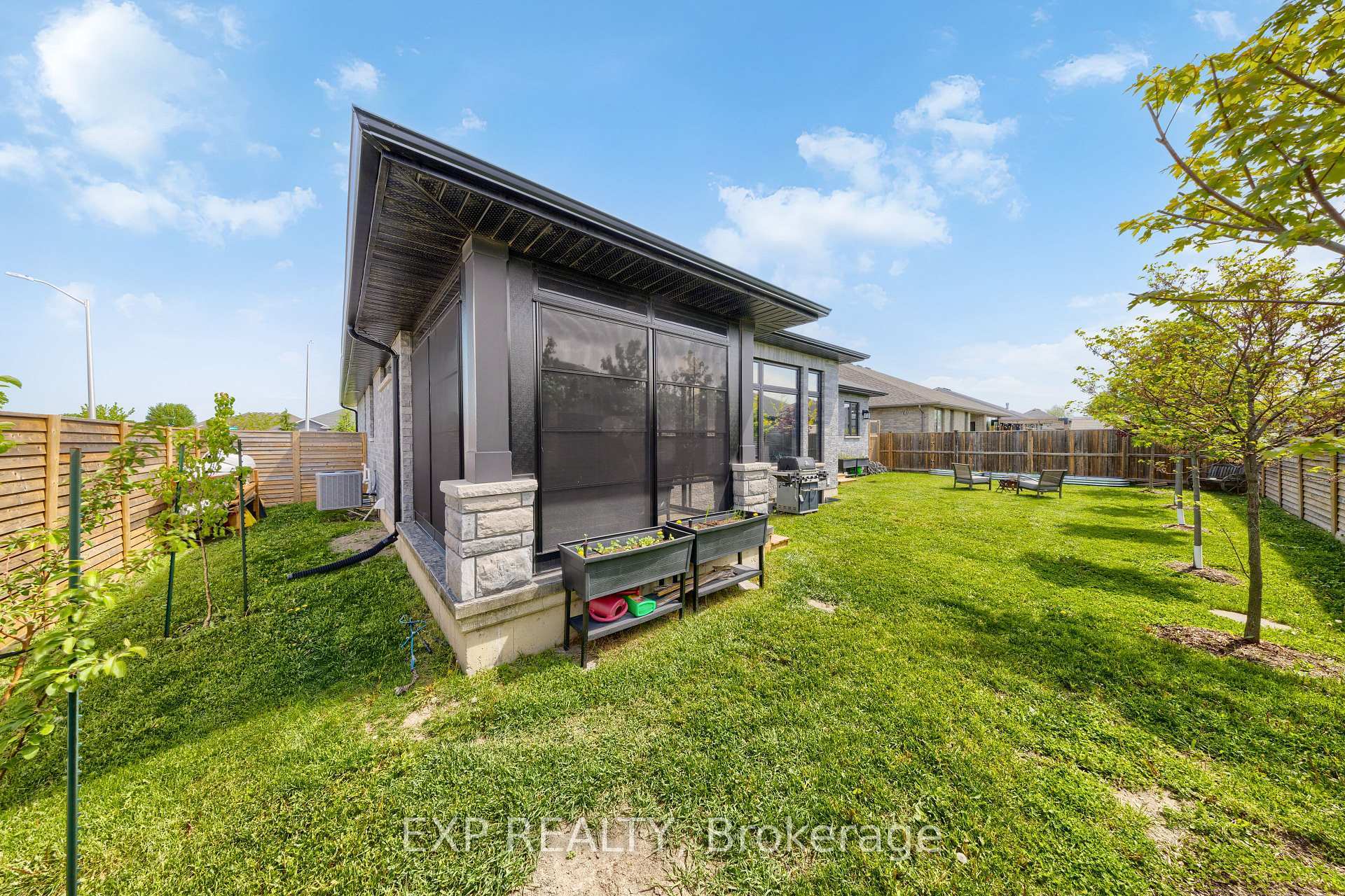 Photo 48 of 401 Rodriguez Drive, Sarnia — HOMEH