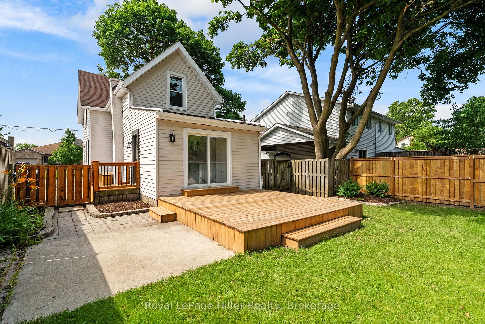 Photo 39 of 432 Albert Street, Stratford — HOMEH