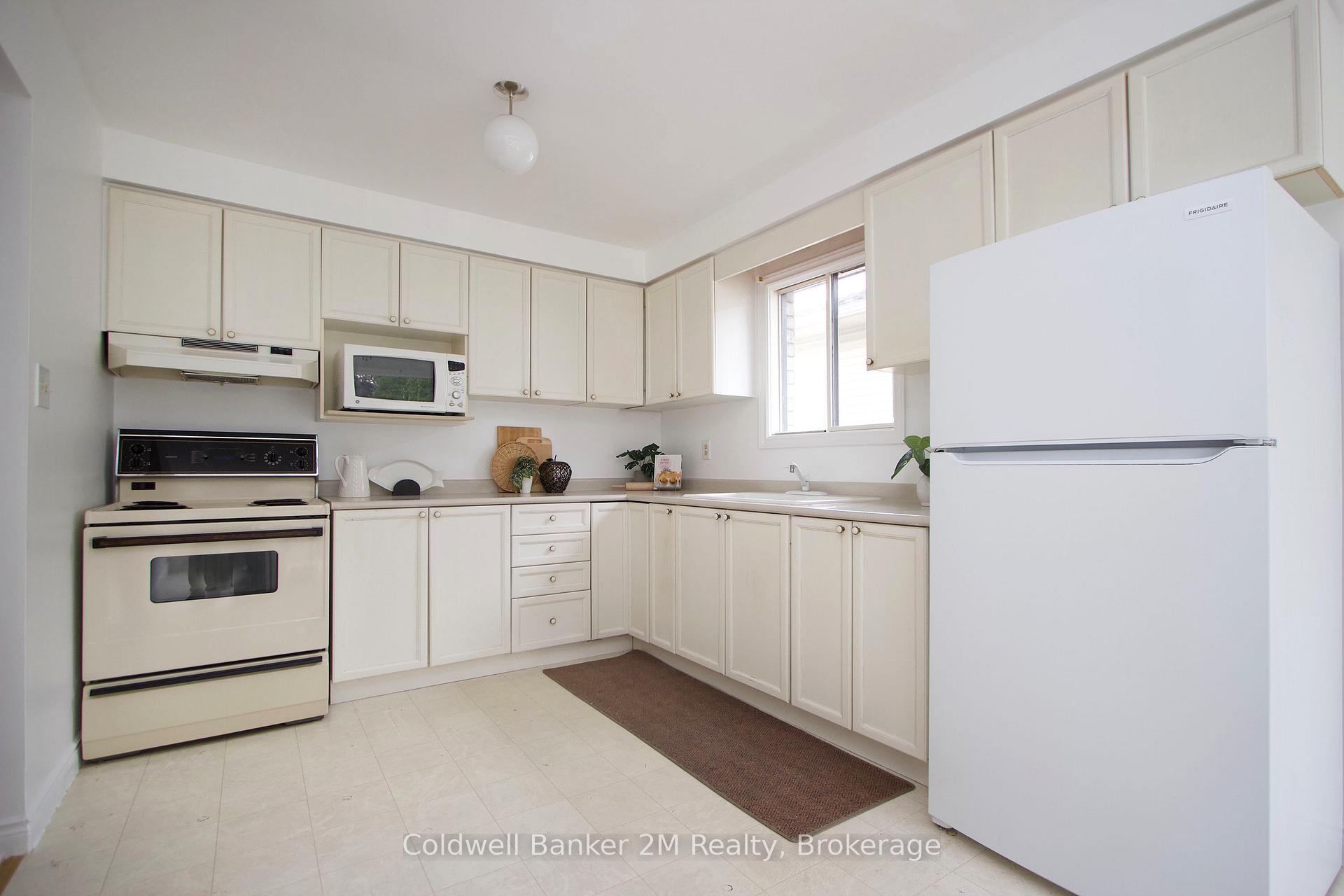 Photo 9 of 42 Kintyre Street, Clarington, Courtice — HOMEH