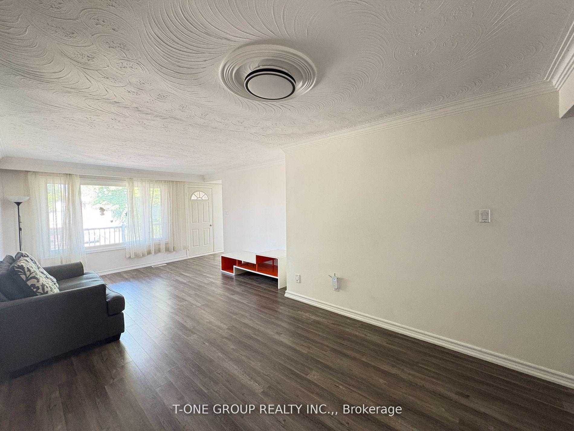 Photo 2 of Unit Upper Fl, 34 Navaho Drive, North York, Pleasant View — HOMEH