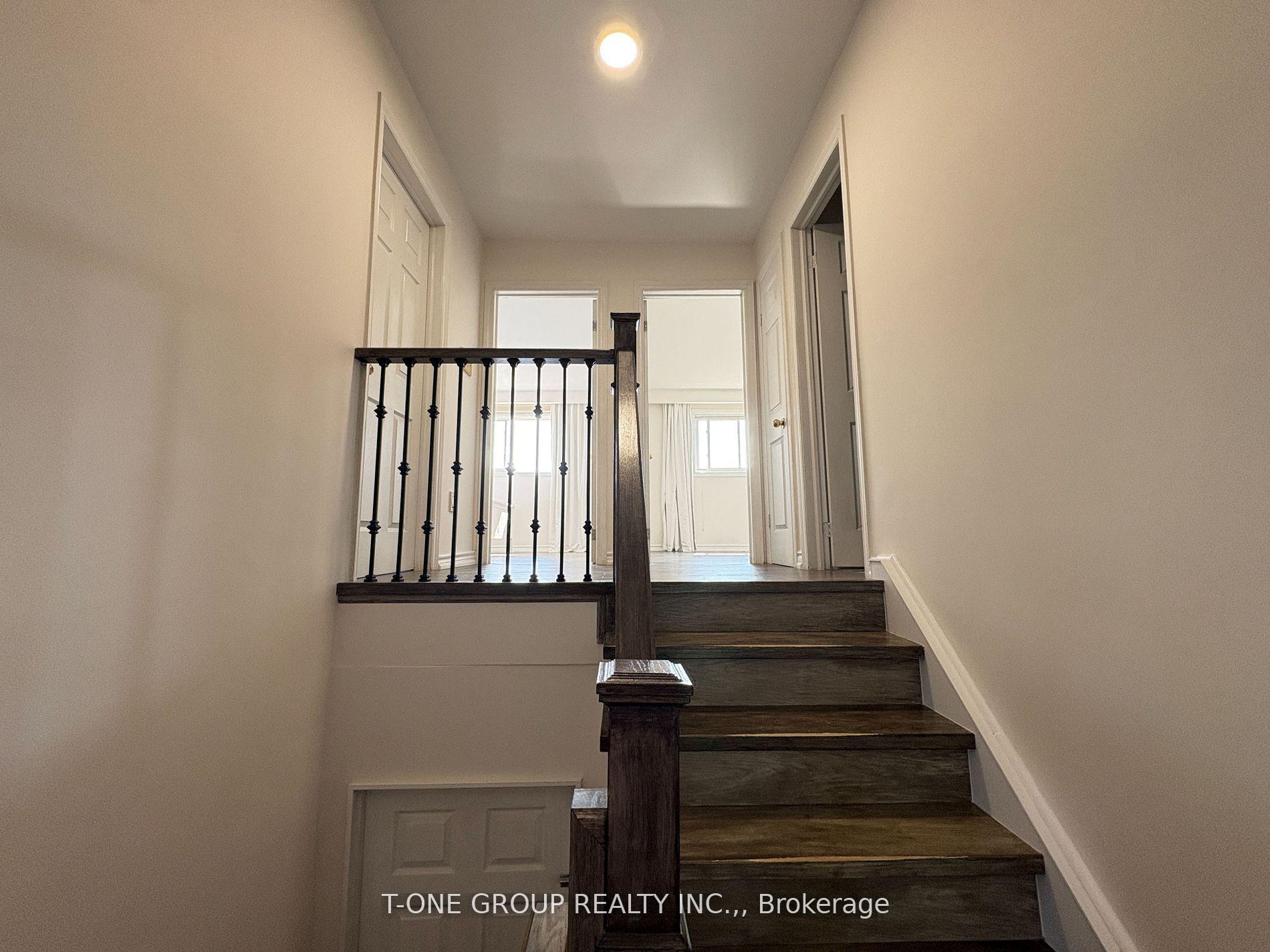 Photo 3 of Unit Upper Fl, 34 Navaho Drive, North York, Pleasant View — HOMEH