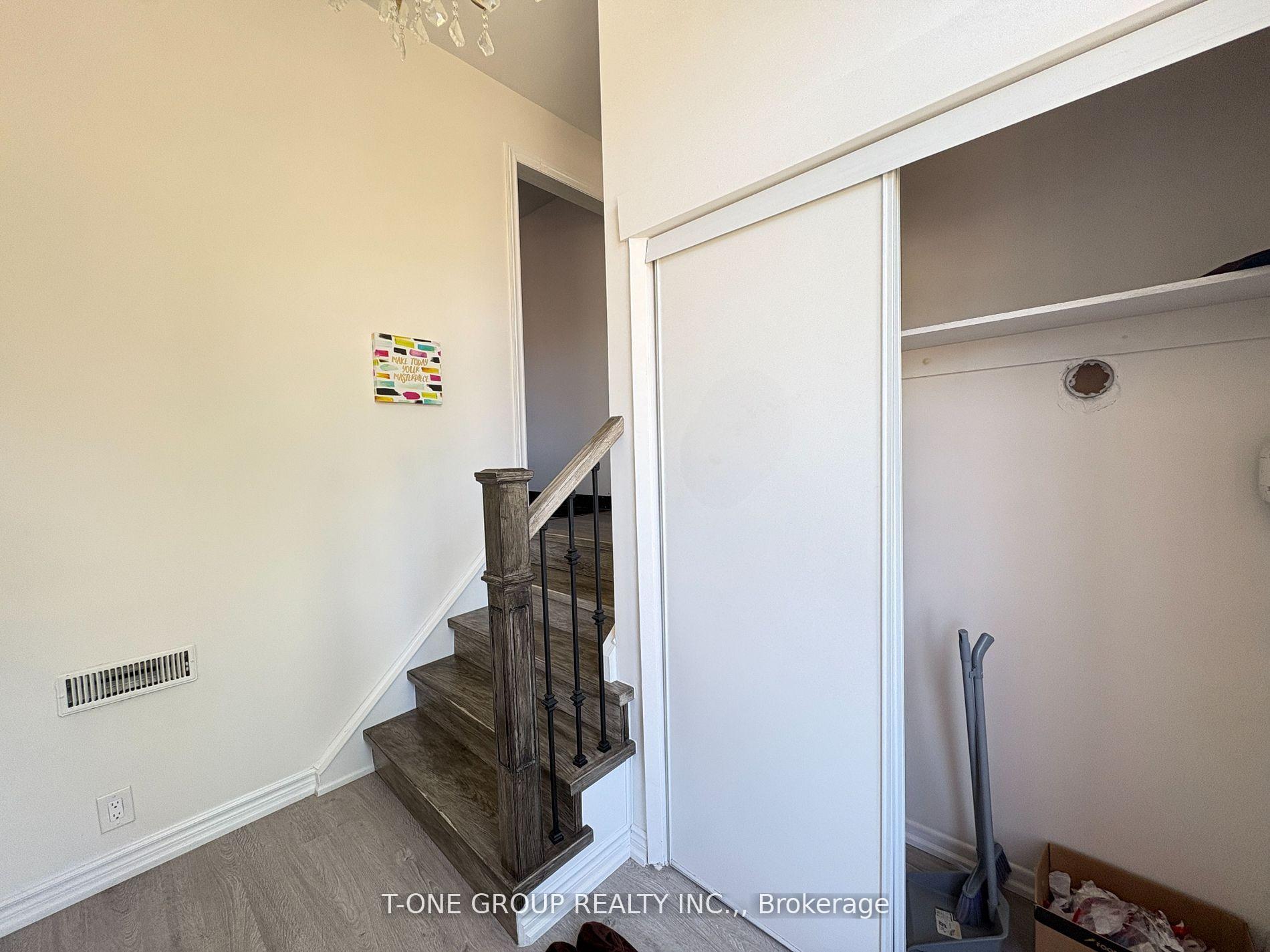 Photo 4 of Unit Upper Fl, 34 Navaho Drive, North York, Pleasant View — HOMEH