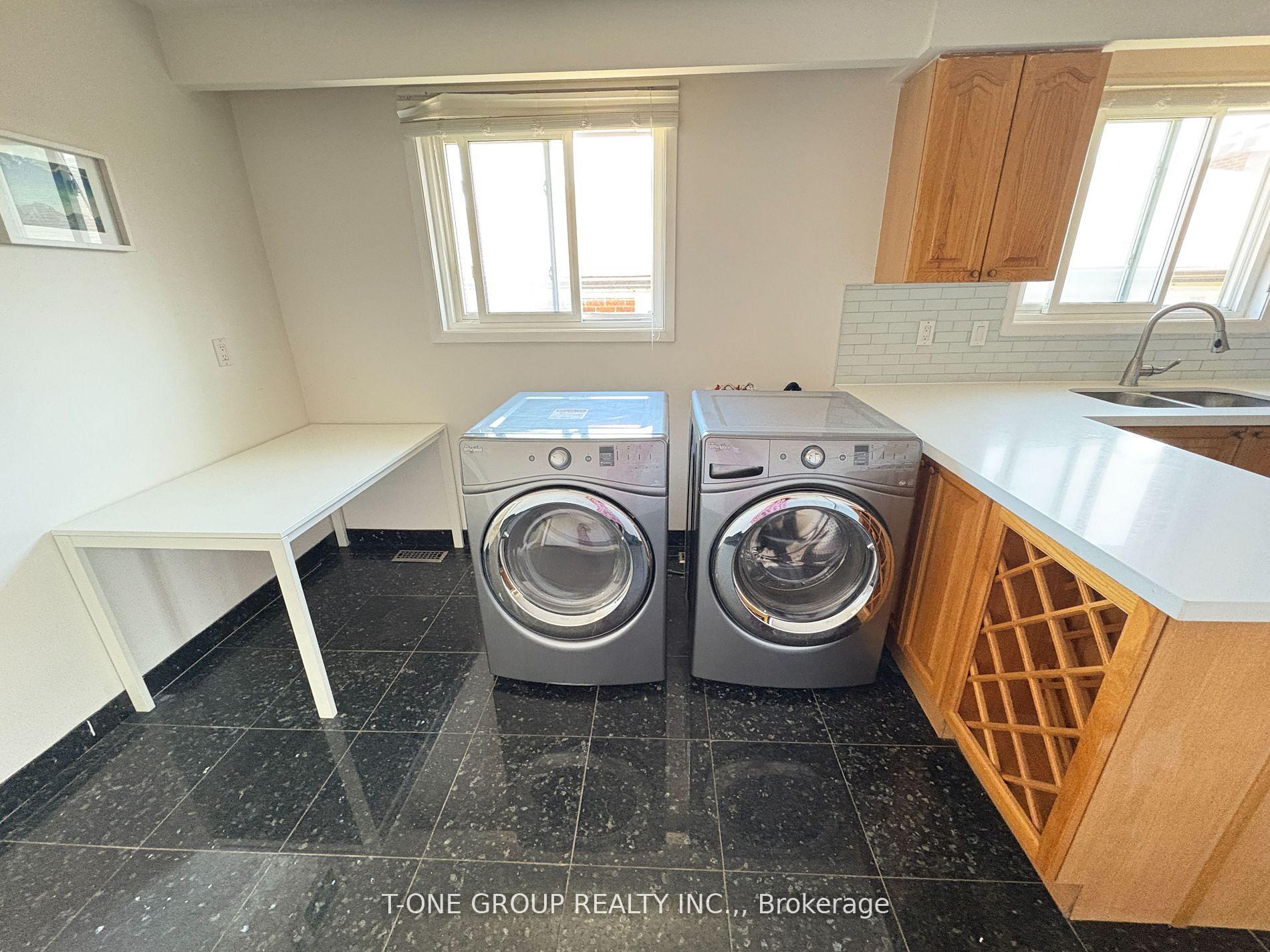 Photo 6 of Unit Upper Fl, 34 Navaho Drive, North York, Pleasant View — HOMEH