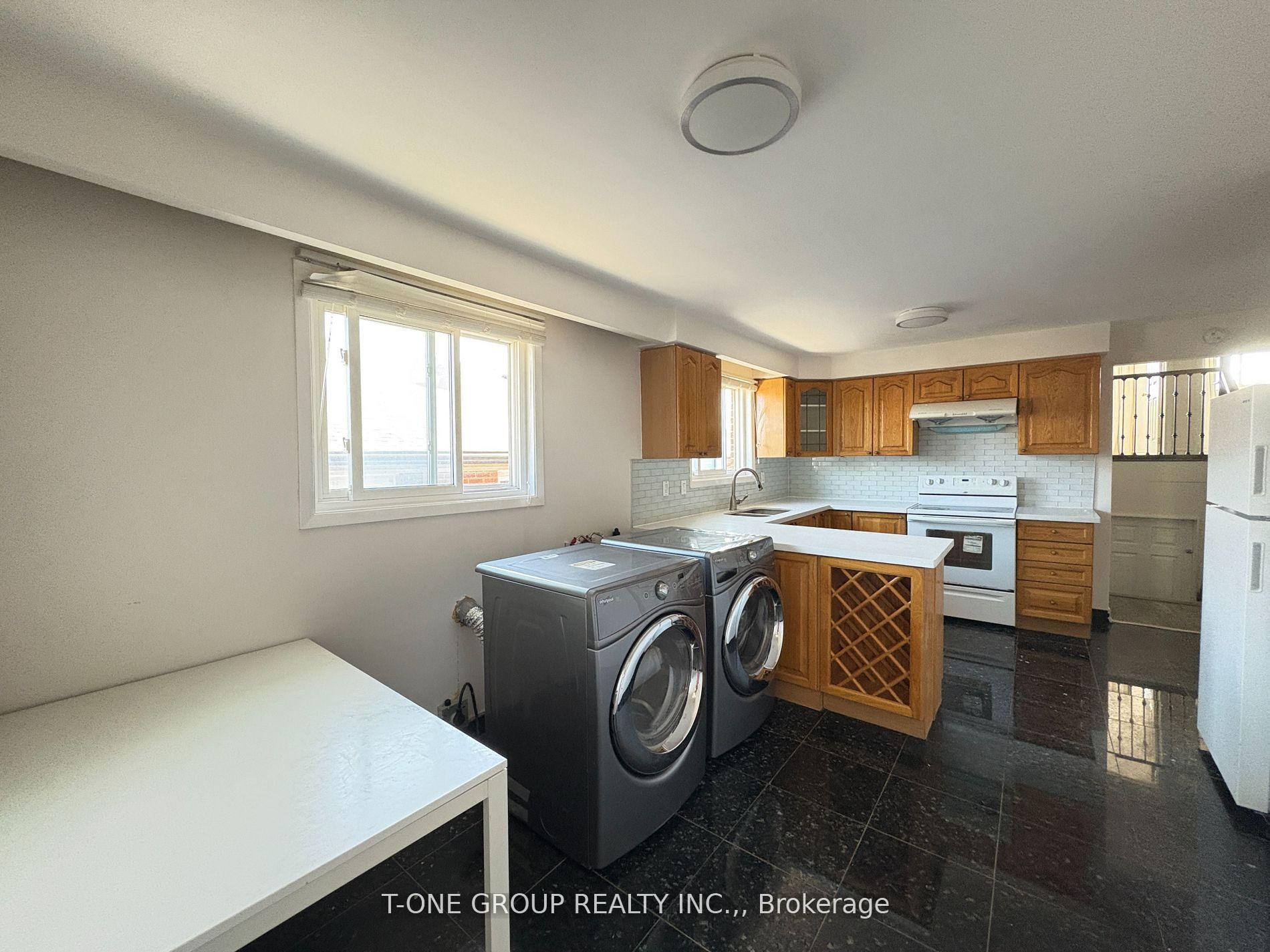 Photo 7 of Unit Upper Fl, 34 Navaho Drive, North York, Pleasant View — HOMEH