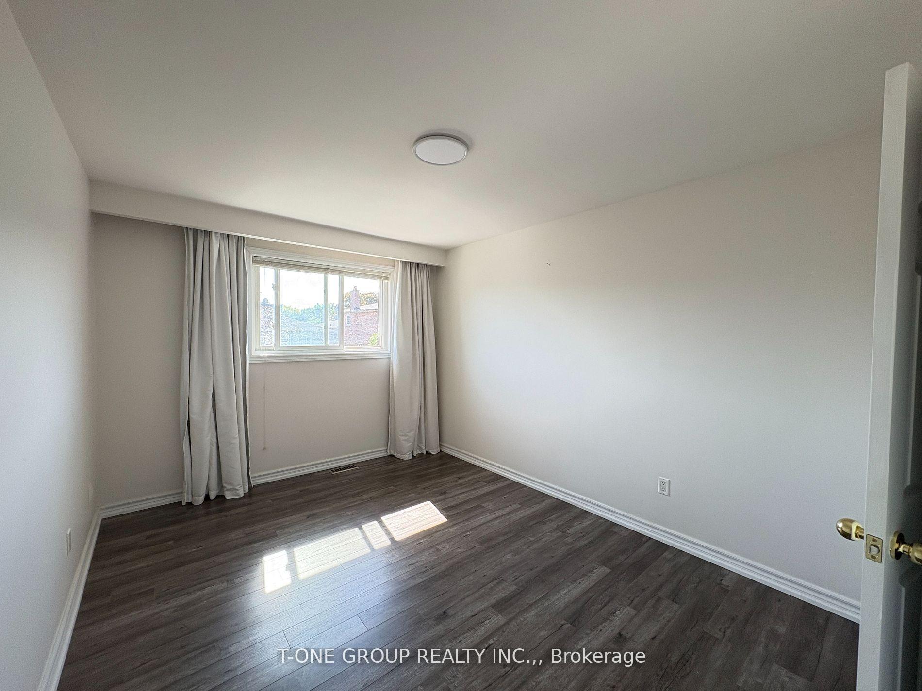 Photo 8 of Unit Upper Fl, 34 Navaho Drive, North York, Pleasant View — HOMEH