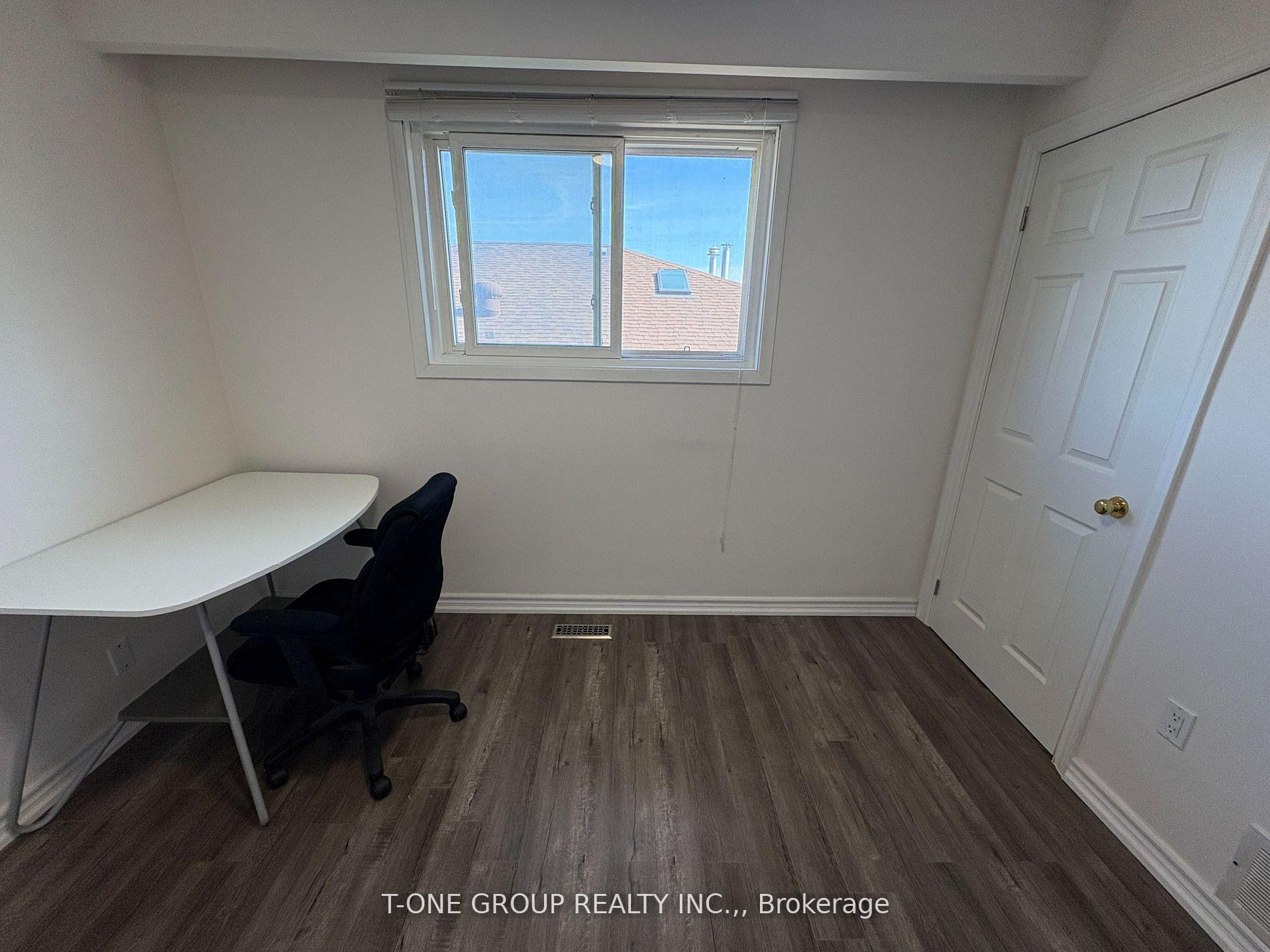 Photo 10 of Unit Upper Fl, 34 Navaho Drive, North York, Pleasant View — HOMEH