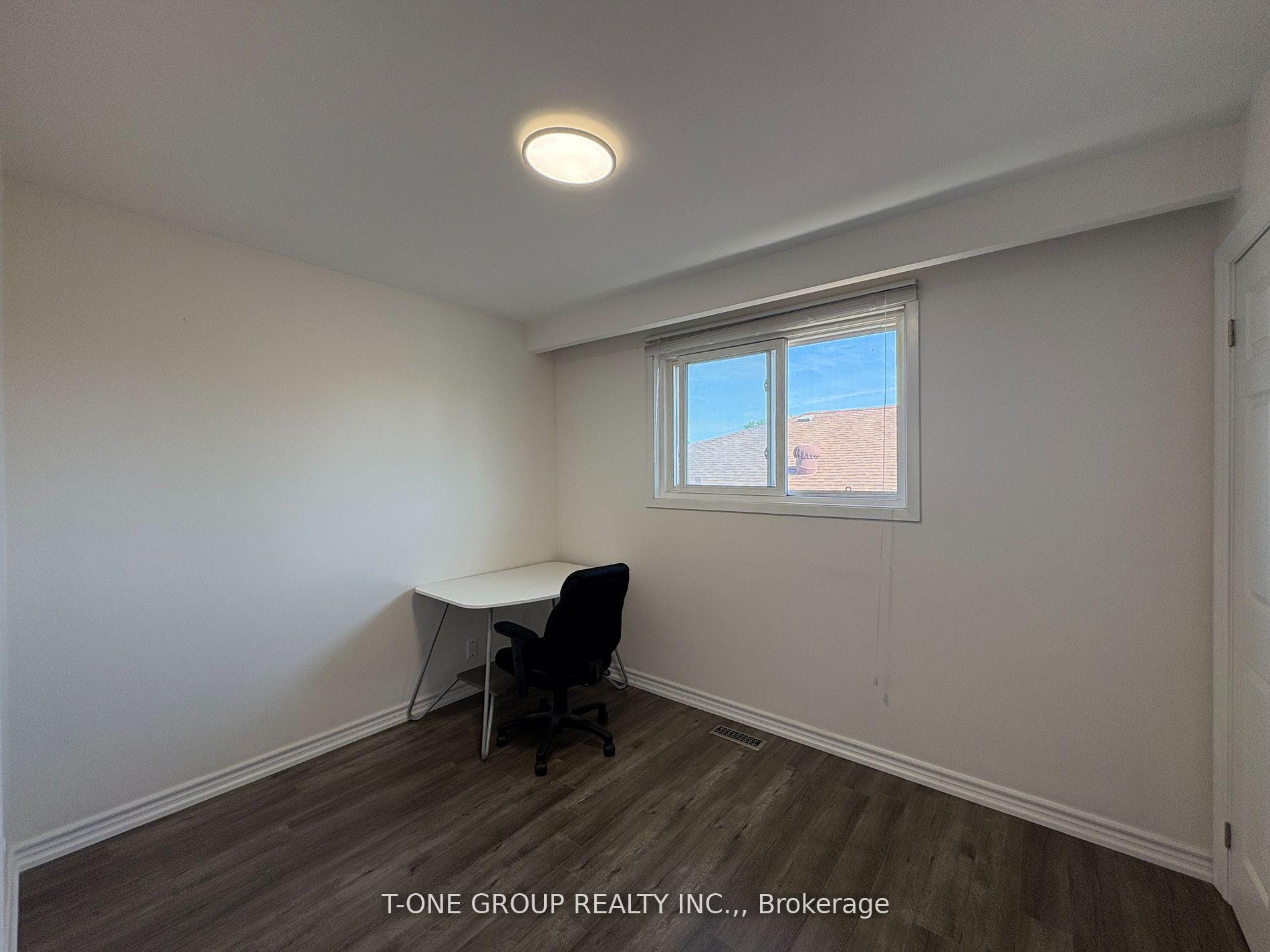 Photo 11 of Unit Upper Fl, 34 Navaho Drive, North York, Pleasant View — HOMEH